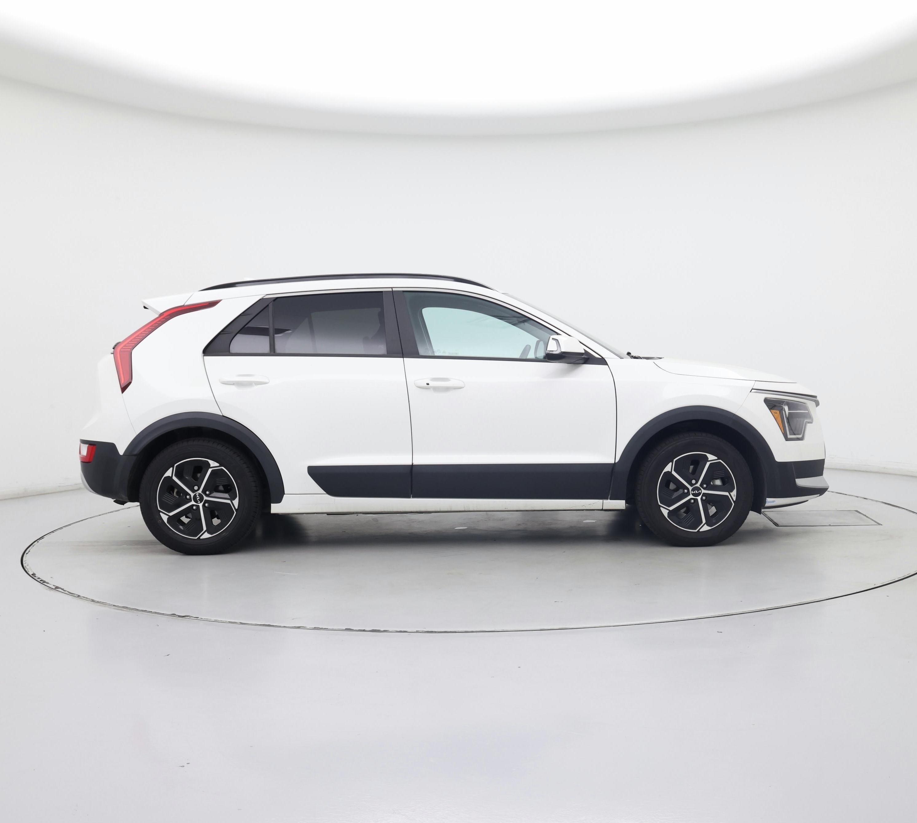 Thumbnail: 2023 Kia Niro - 7