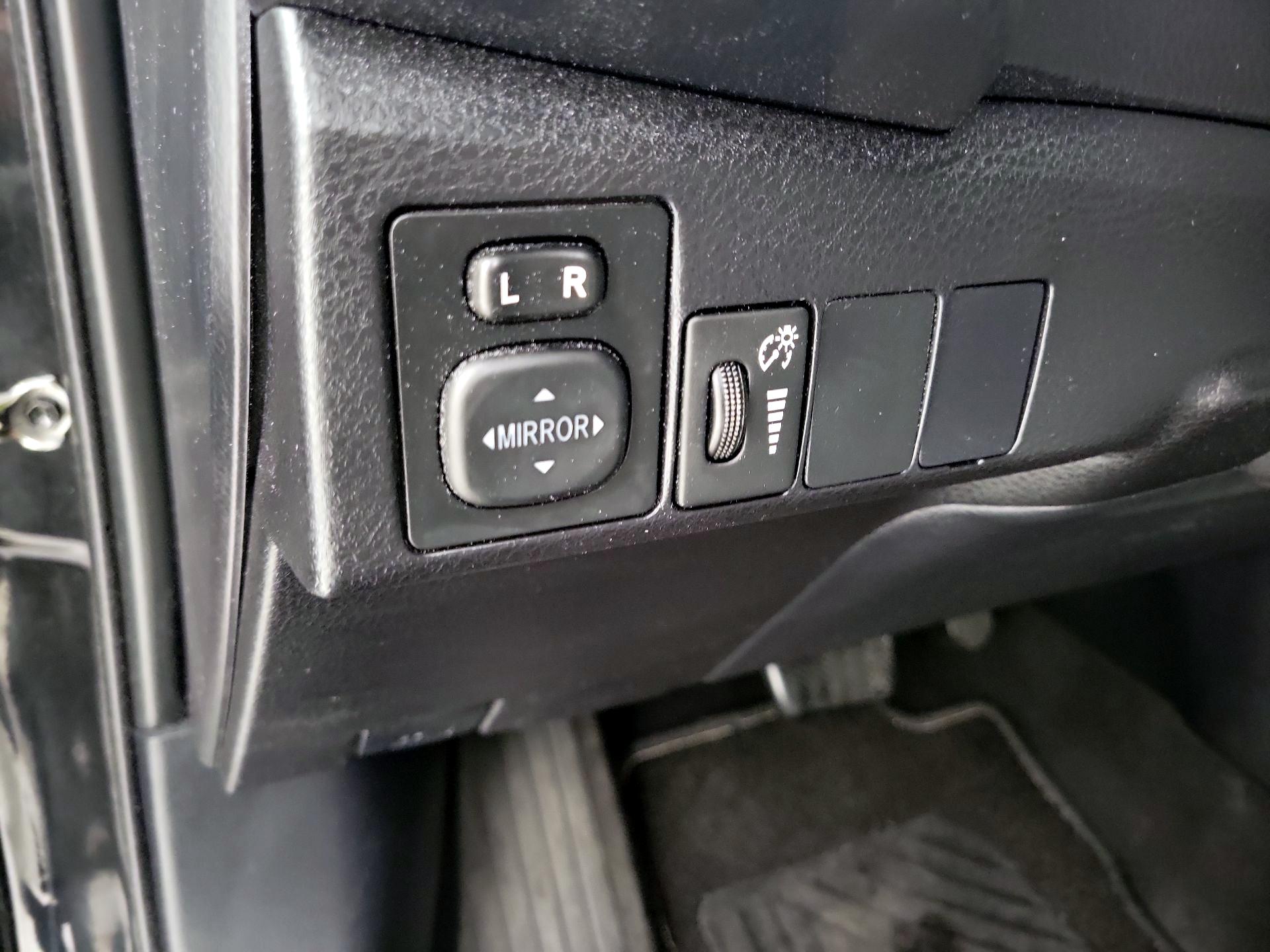 Thumbnail: 2015 Toyota Corolla - 13