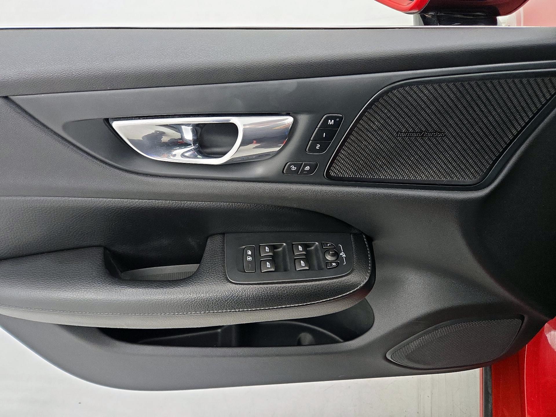 Thumbnail: 2019 Volvo S60 - 12