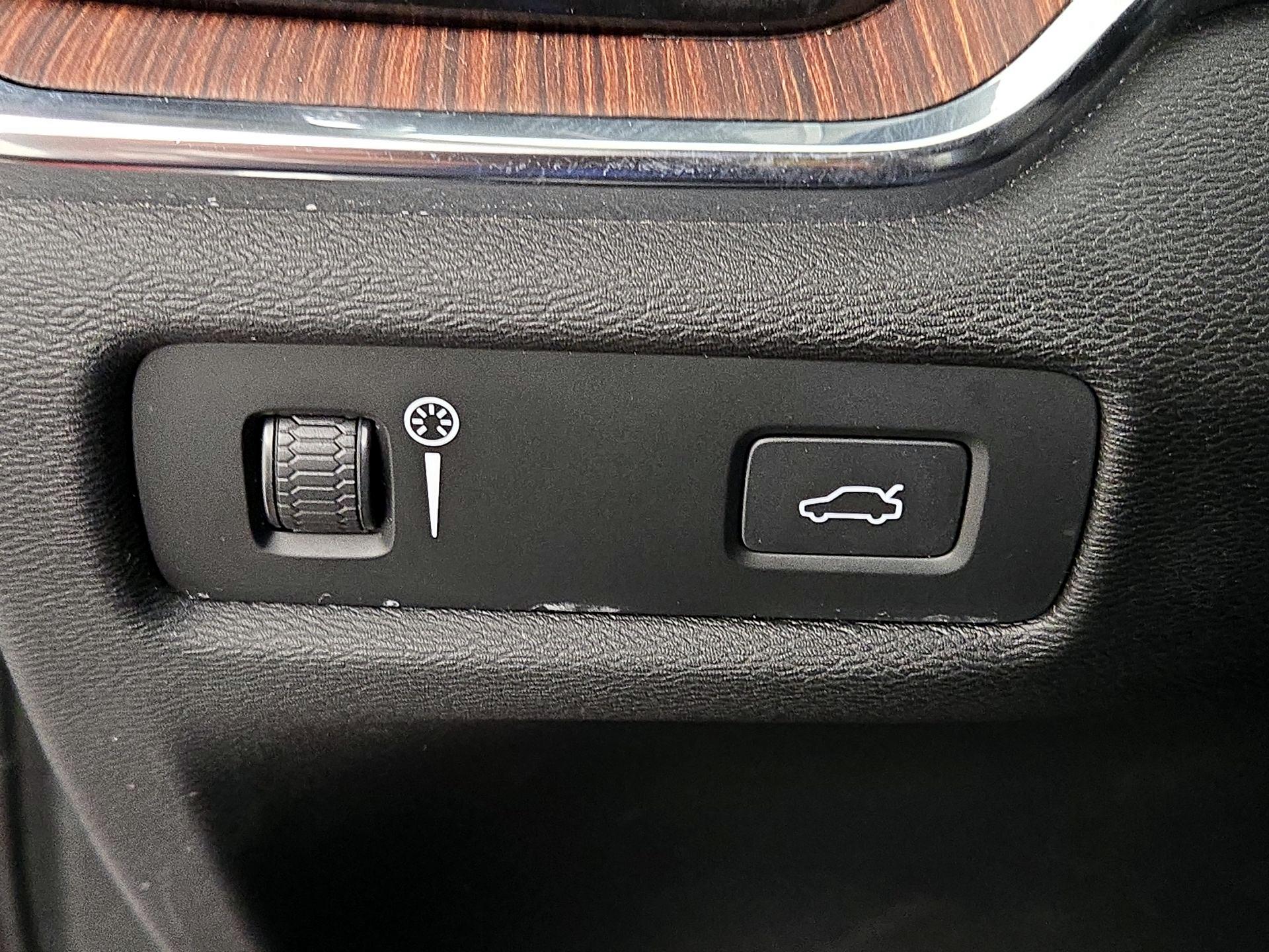 Thumbnail: 2019 Volvo S60 - 13