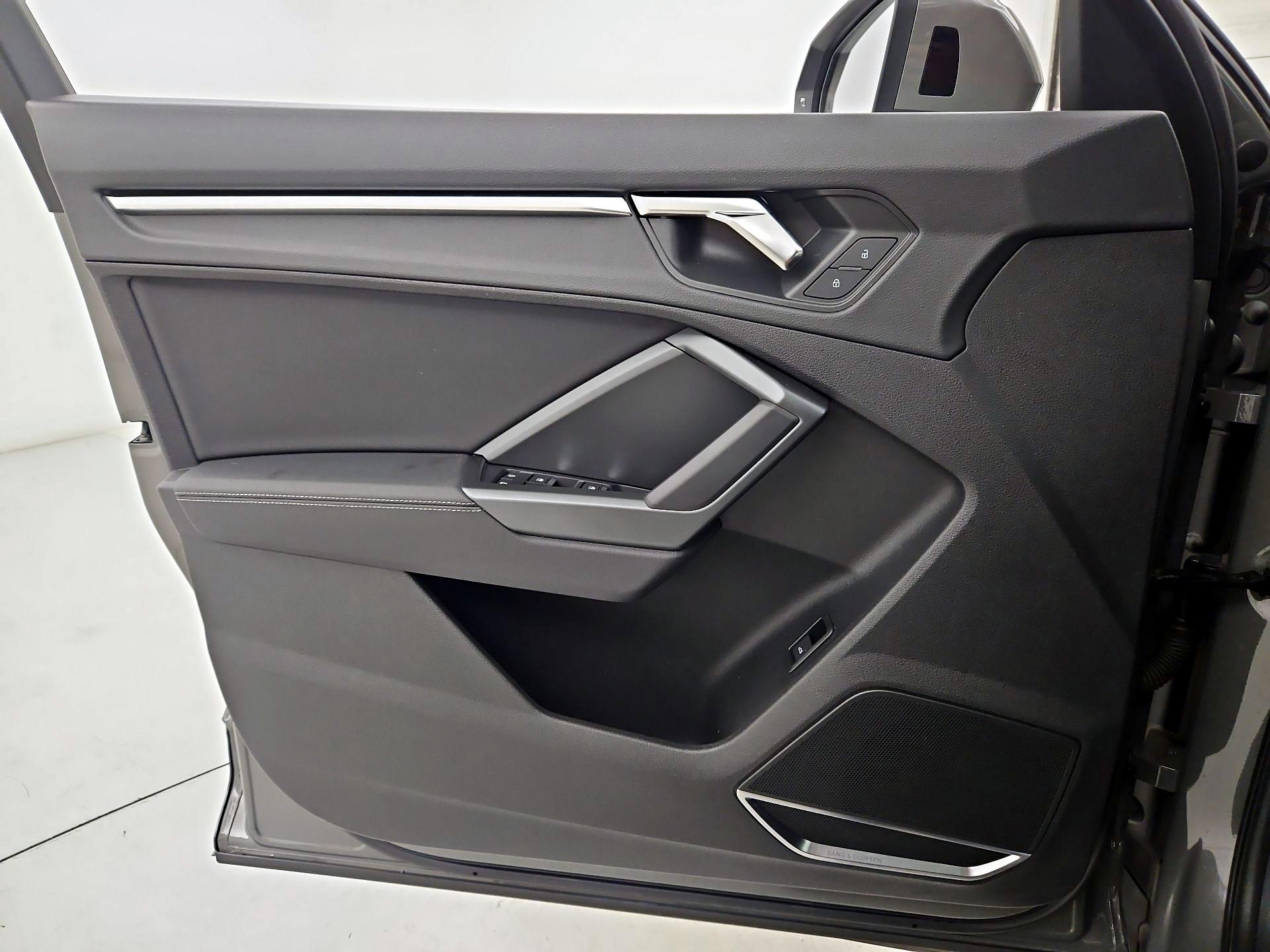 Thumbnail: 2020 Audi Q3 - 12