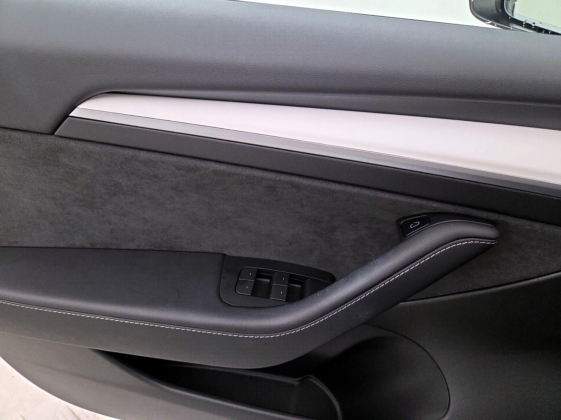Thumbnail: 2023 Tesla Model 3 - 12