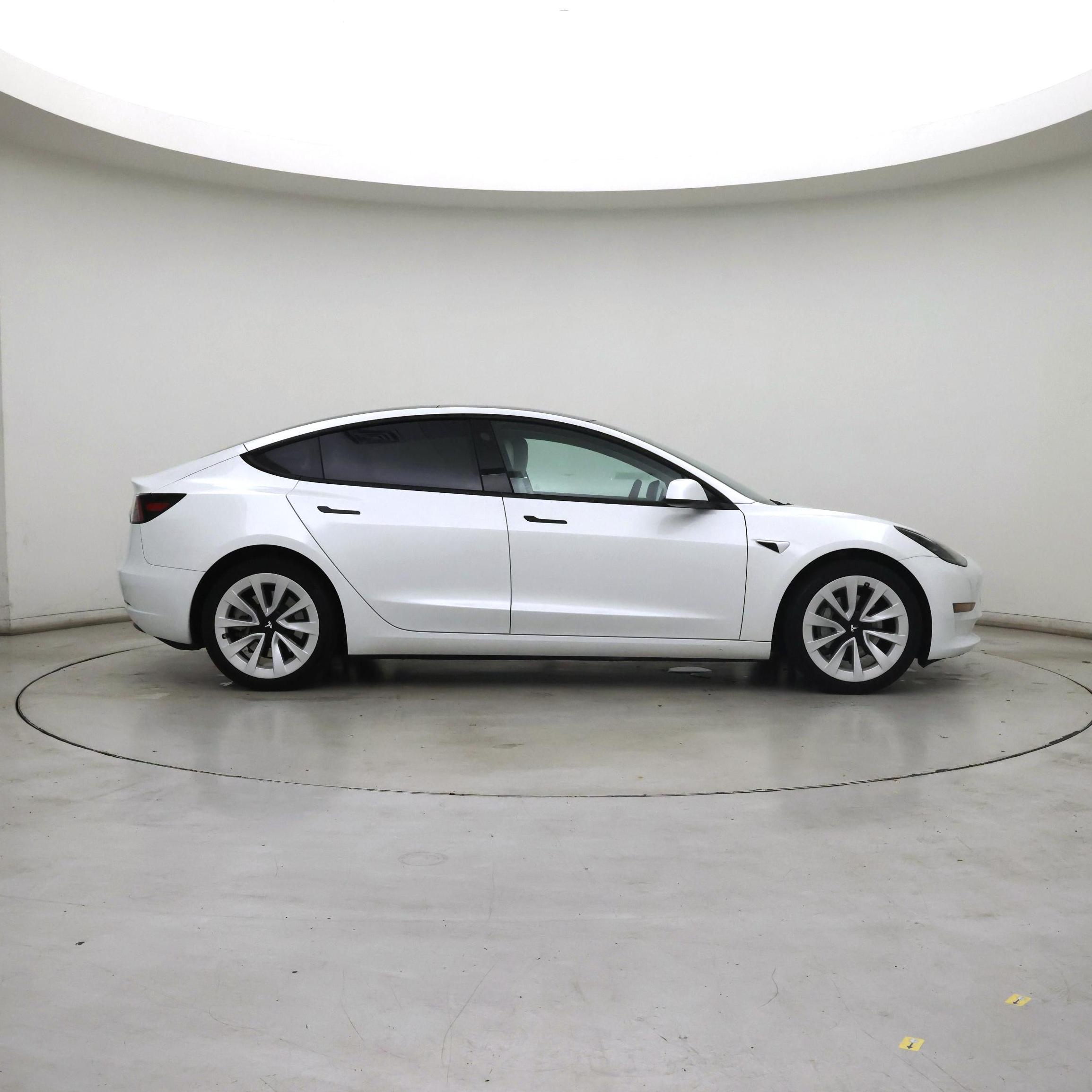 Thumbnail: 2023 Tesla Model 3 - 7