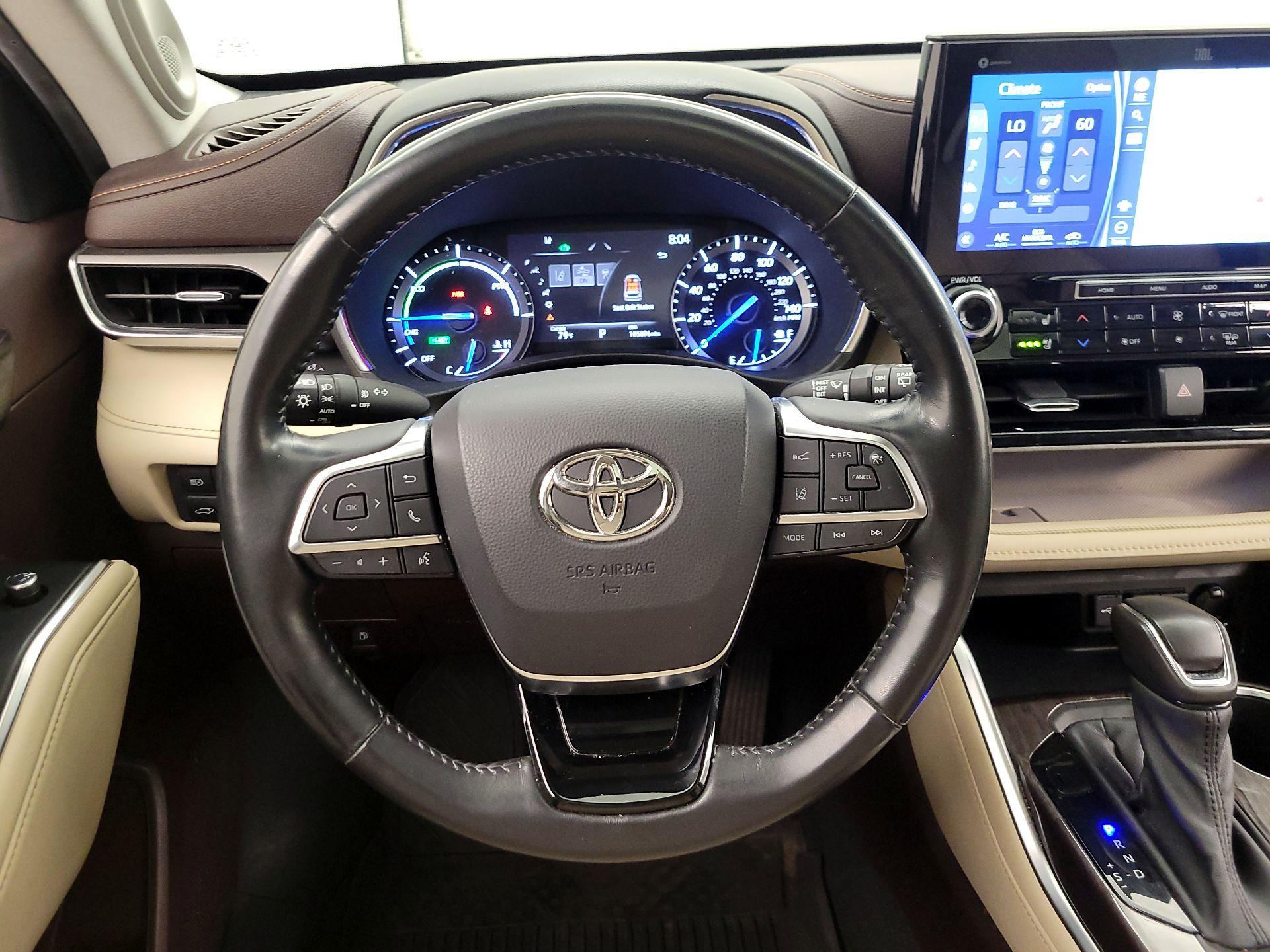 Thumbnail: 2021 Toyota Highlander - 10