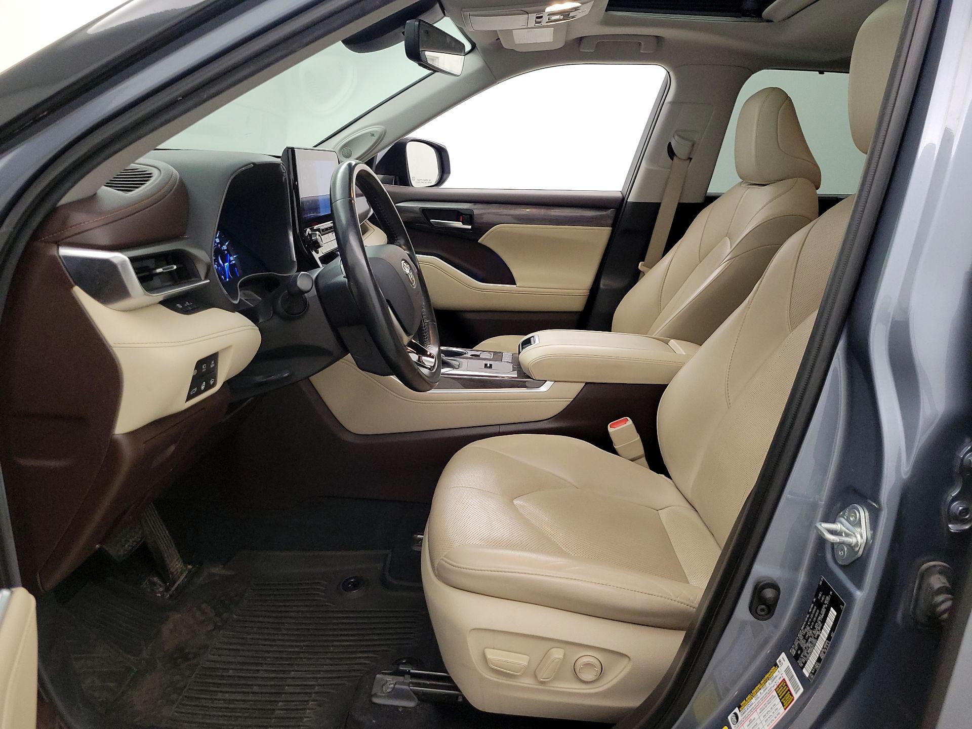 Thumbnail: 2021 Toyota Highlander - 11