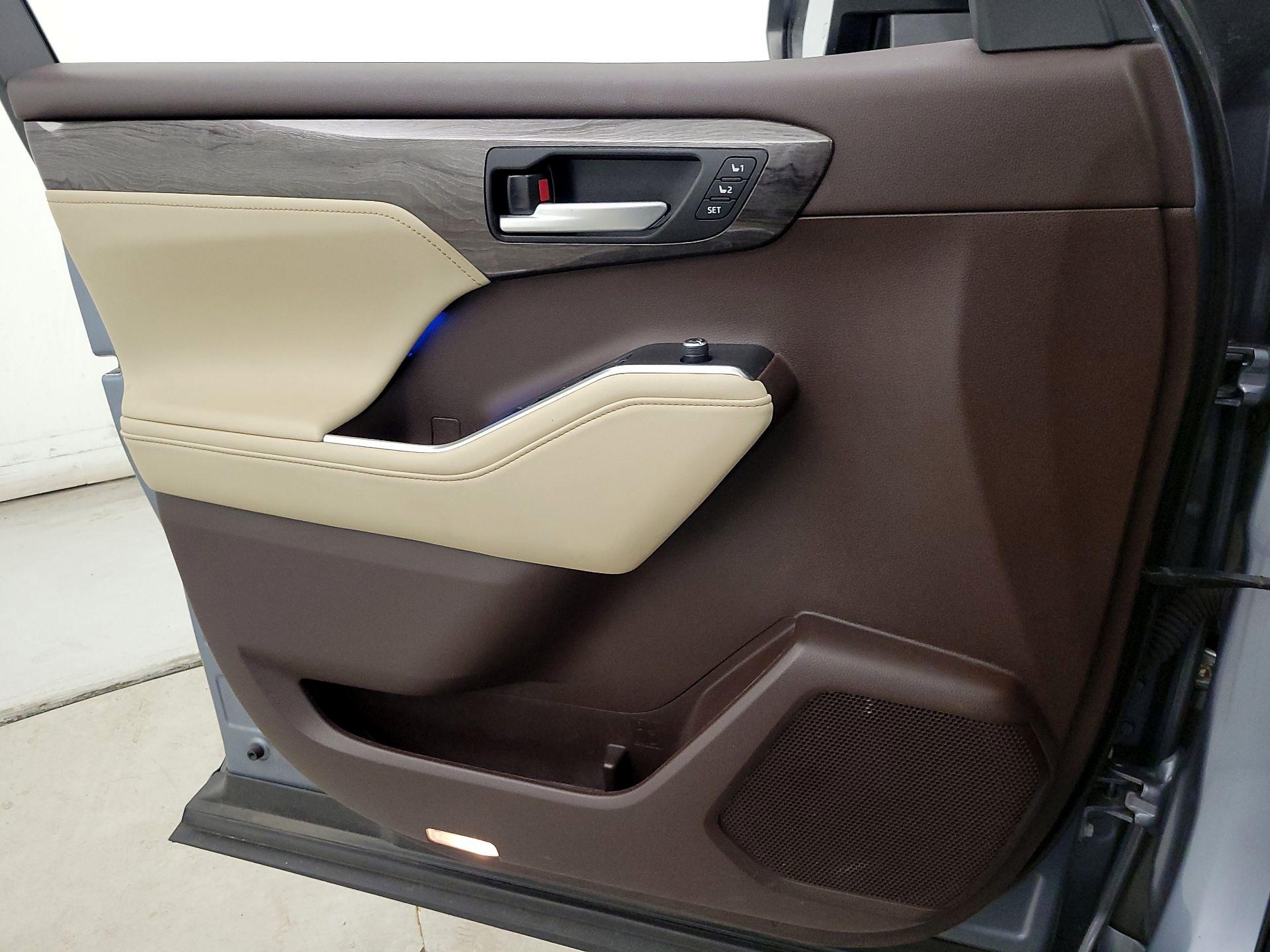 Thumbnail: 2021 Toyota Highlander - 12