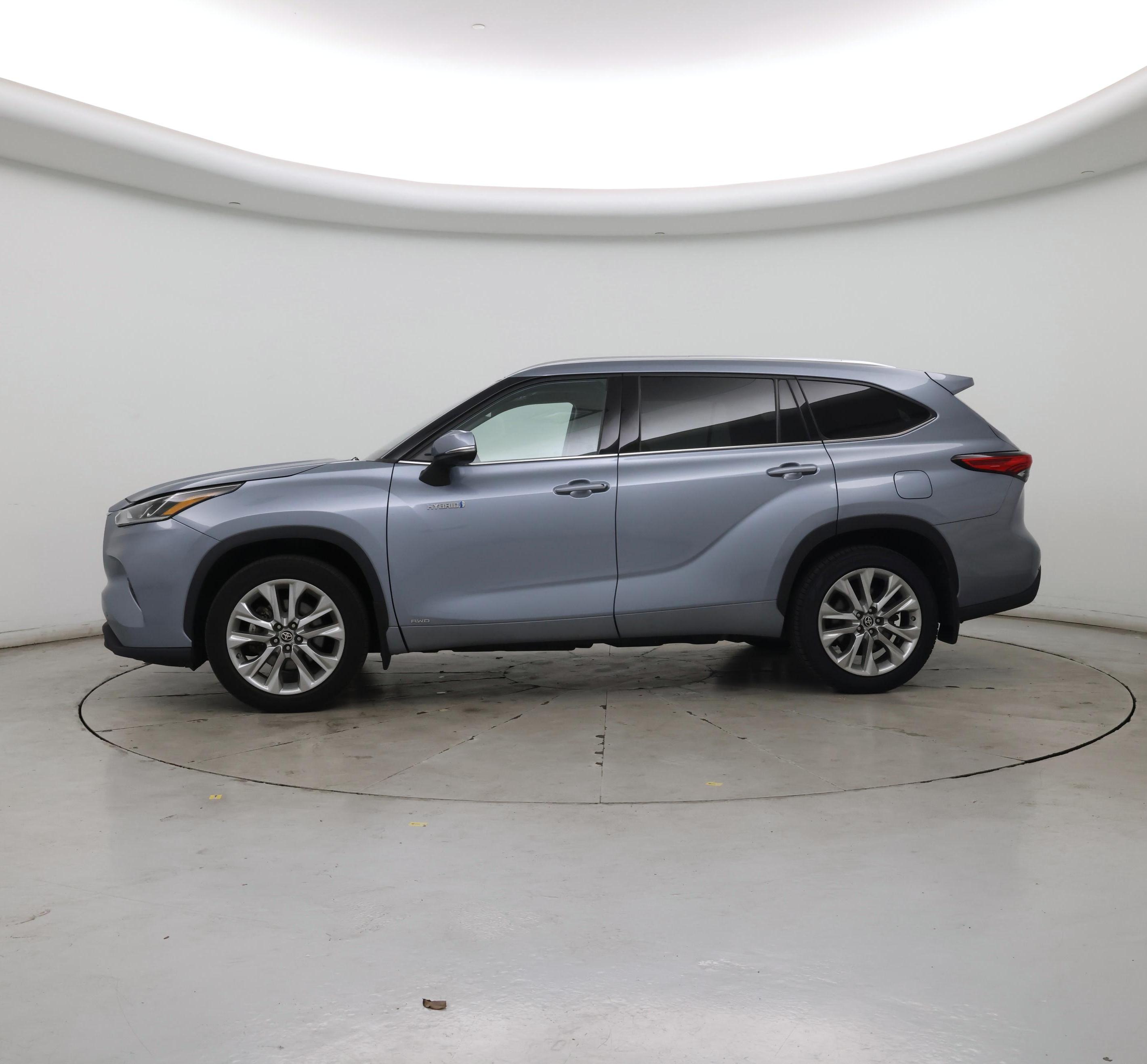 Thumbnail: 2021 Toyota Highlander - 3