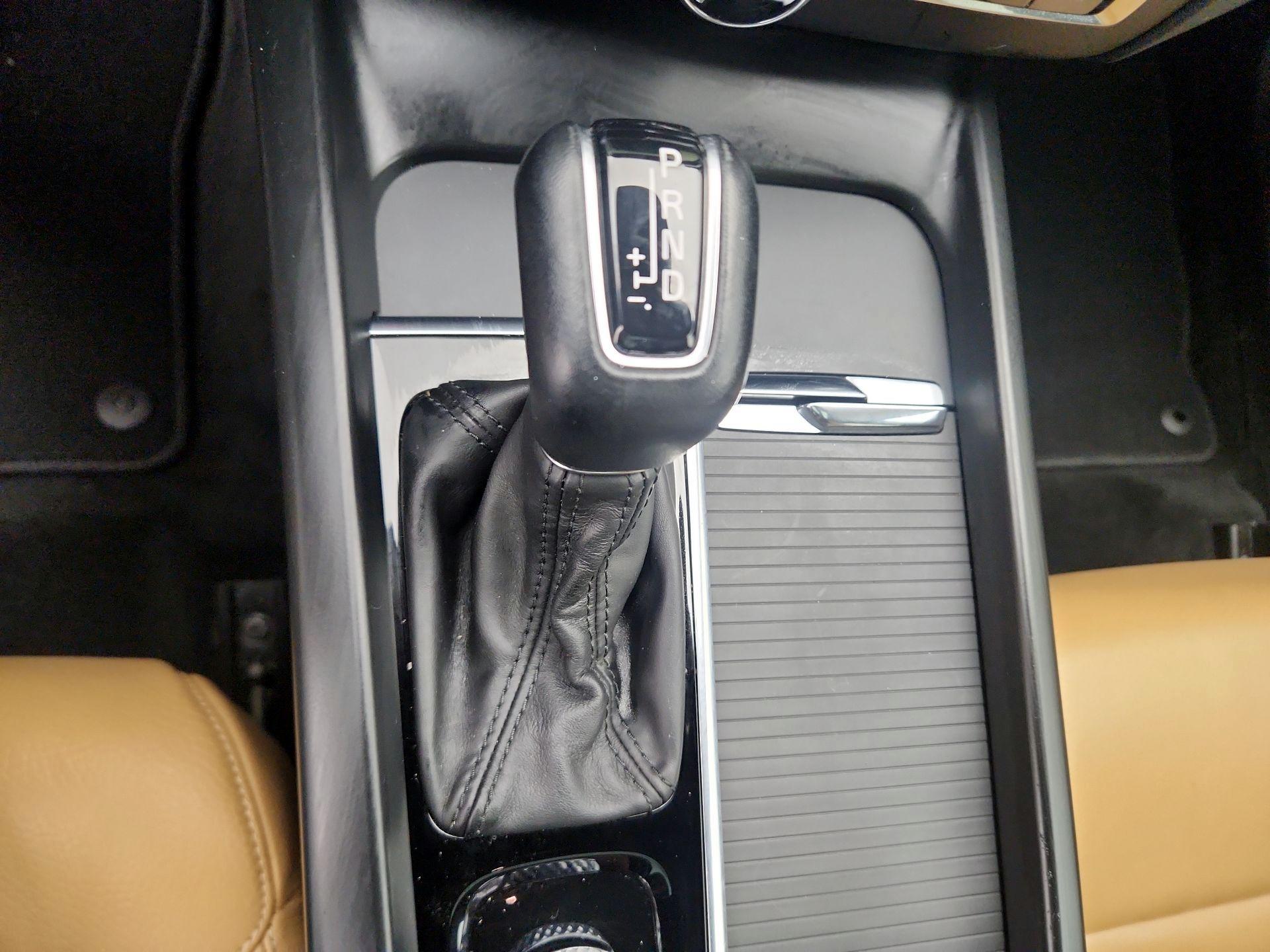 Thumbnail: 2020 Volvo XC60 - 17
