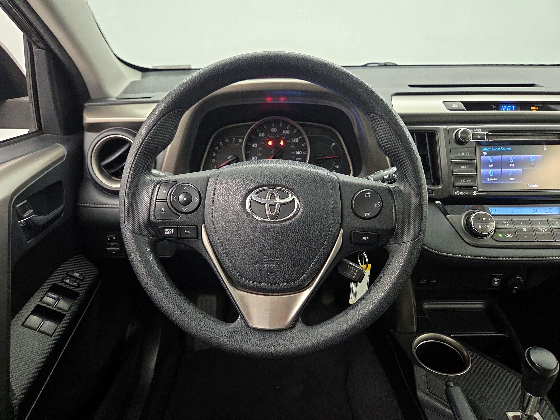 Thumbnail: 2015 Toyota RAV4 - 10