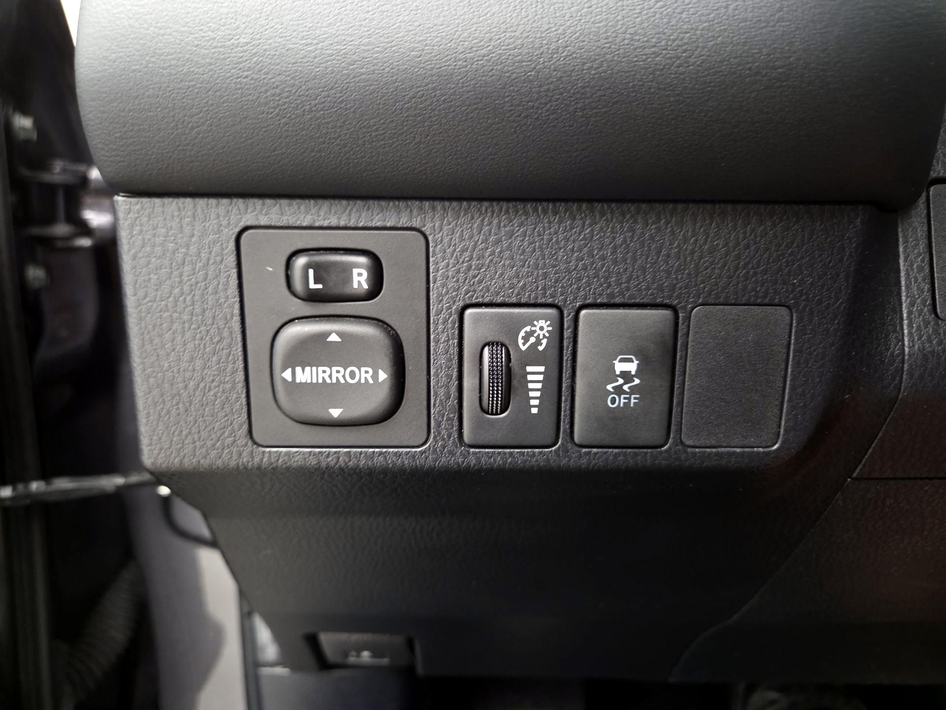 Thumbnail: 2015 Toyota RAV4 - 13