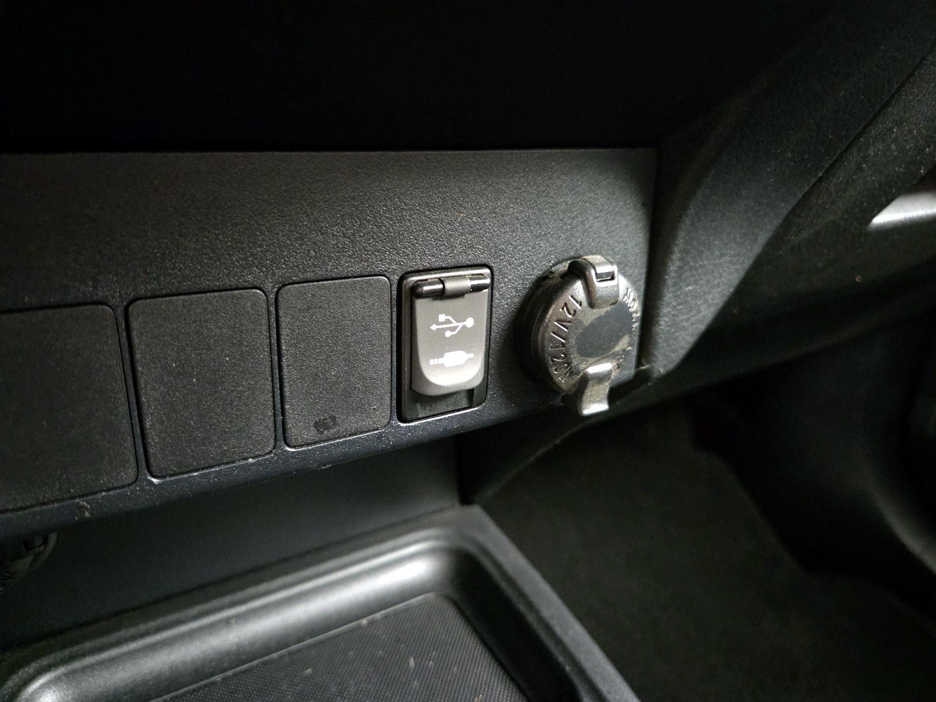 Thumbnail: 2015 Toyota RAV4 - 18
