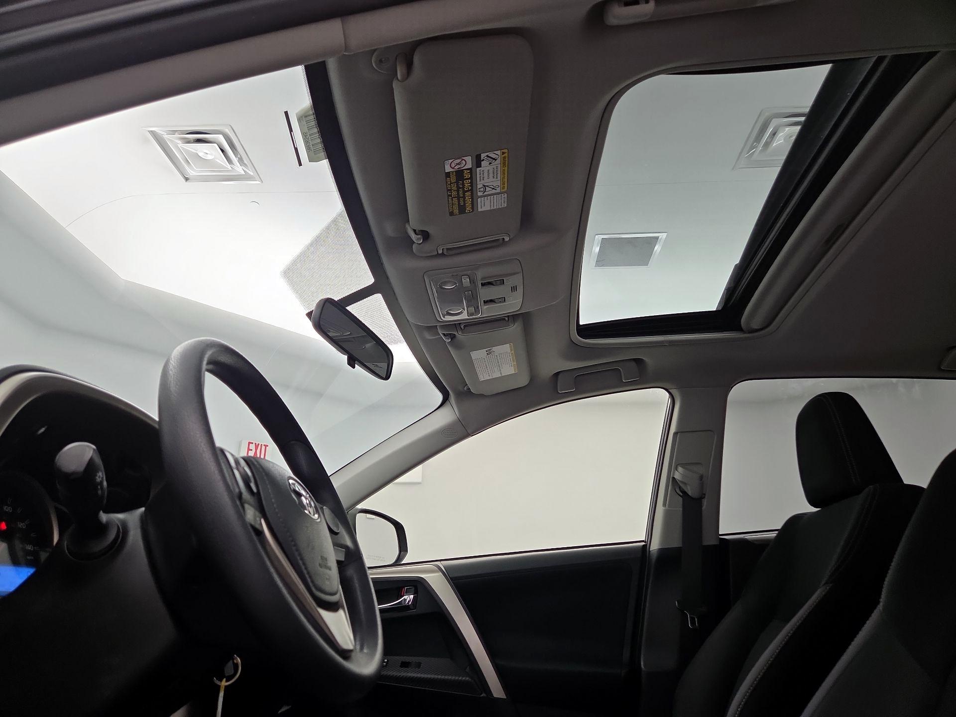 Thumbnail: 2015 Toyota RAV4 - 19