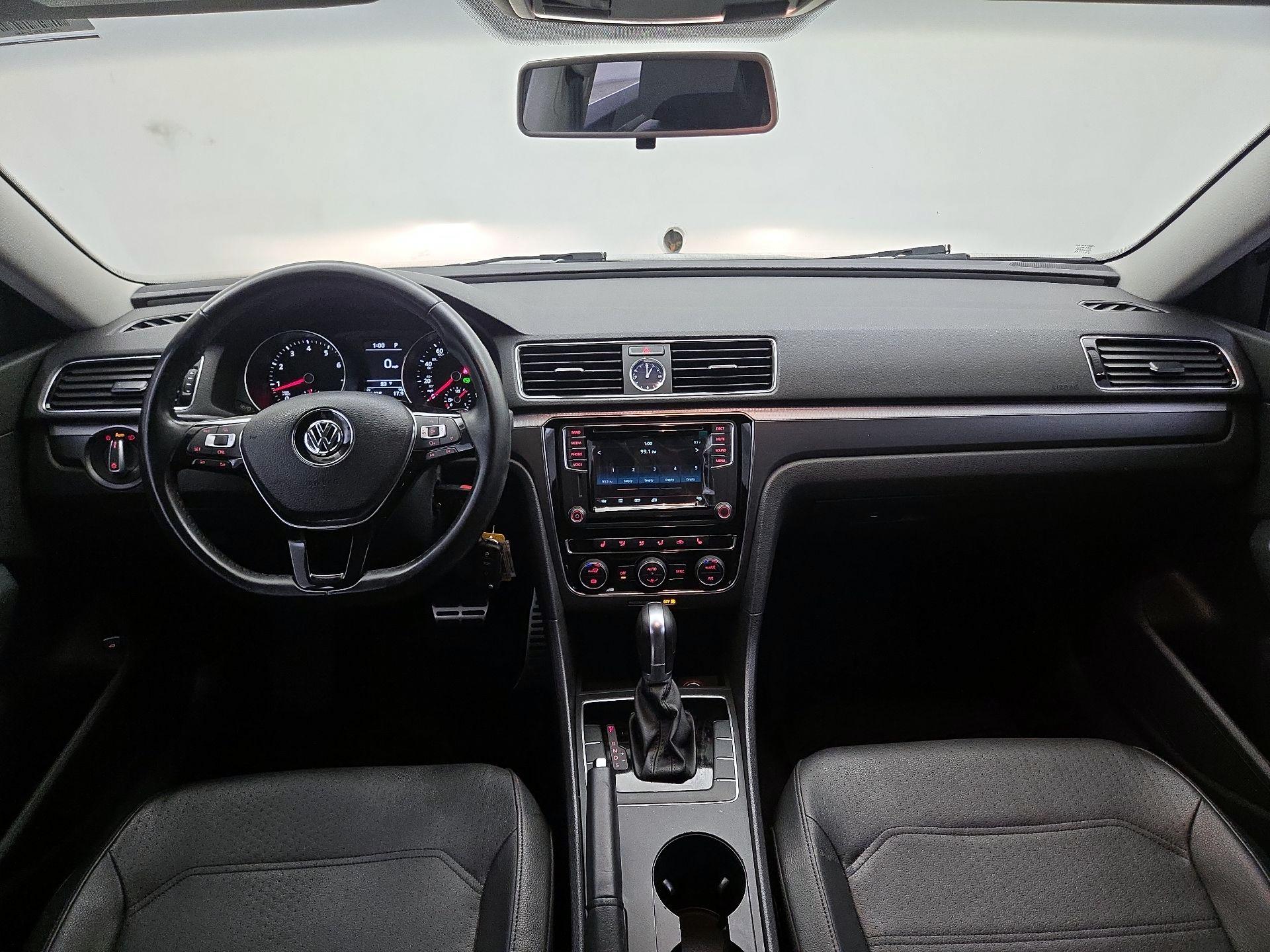 Thumbnail: 2017 Volkswagen Passat - 9
