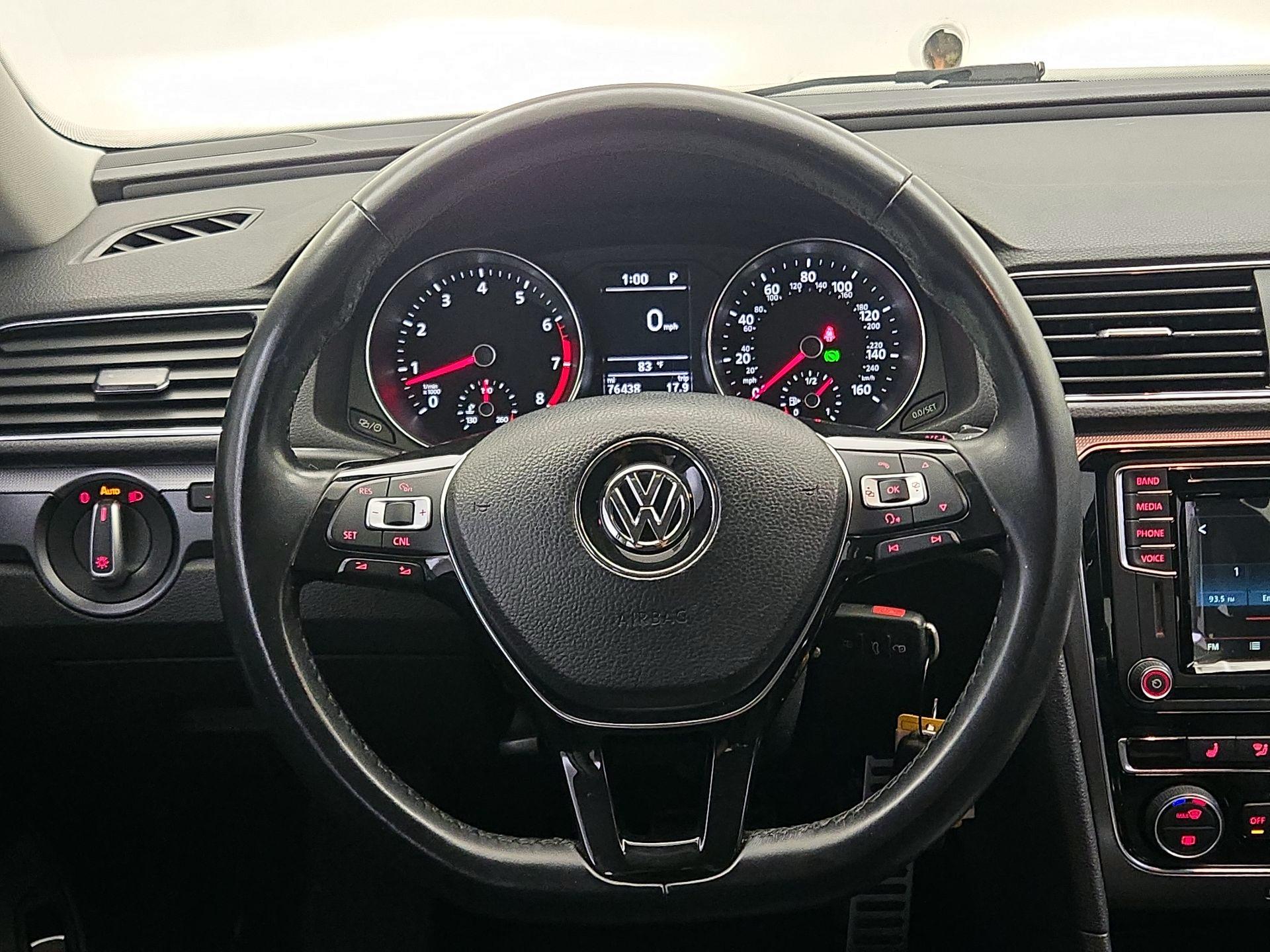 Thumbnail: 2017 Volkswagen Passat - 10