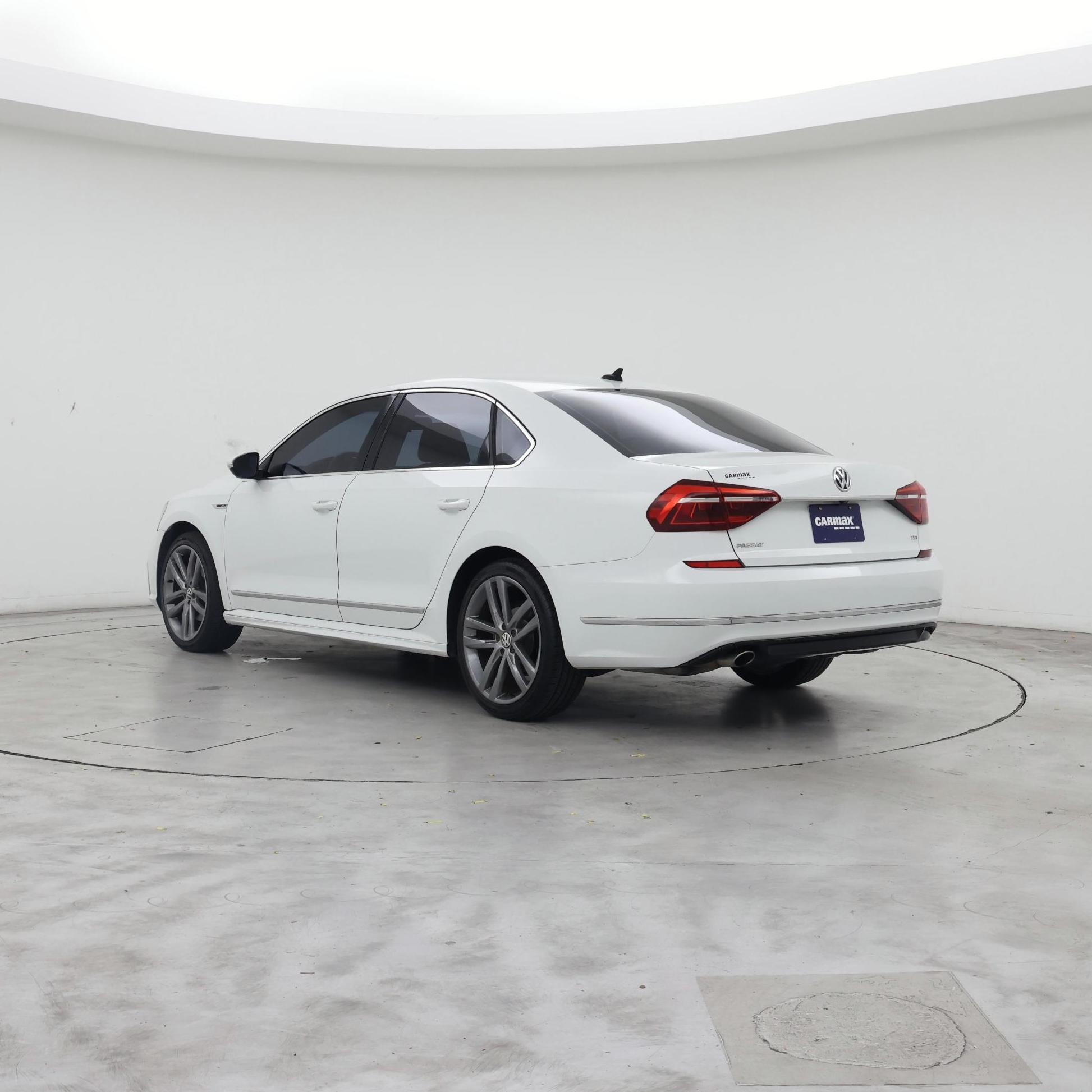 Thumbnail: 2017 Volkswagen Passat - 2