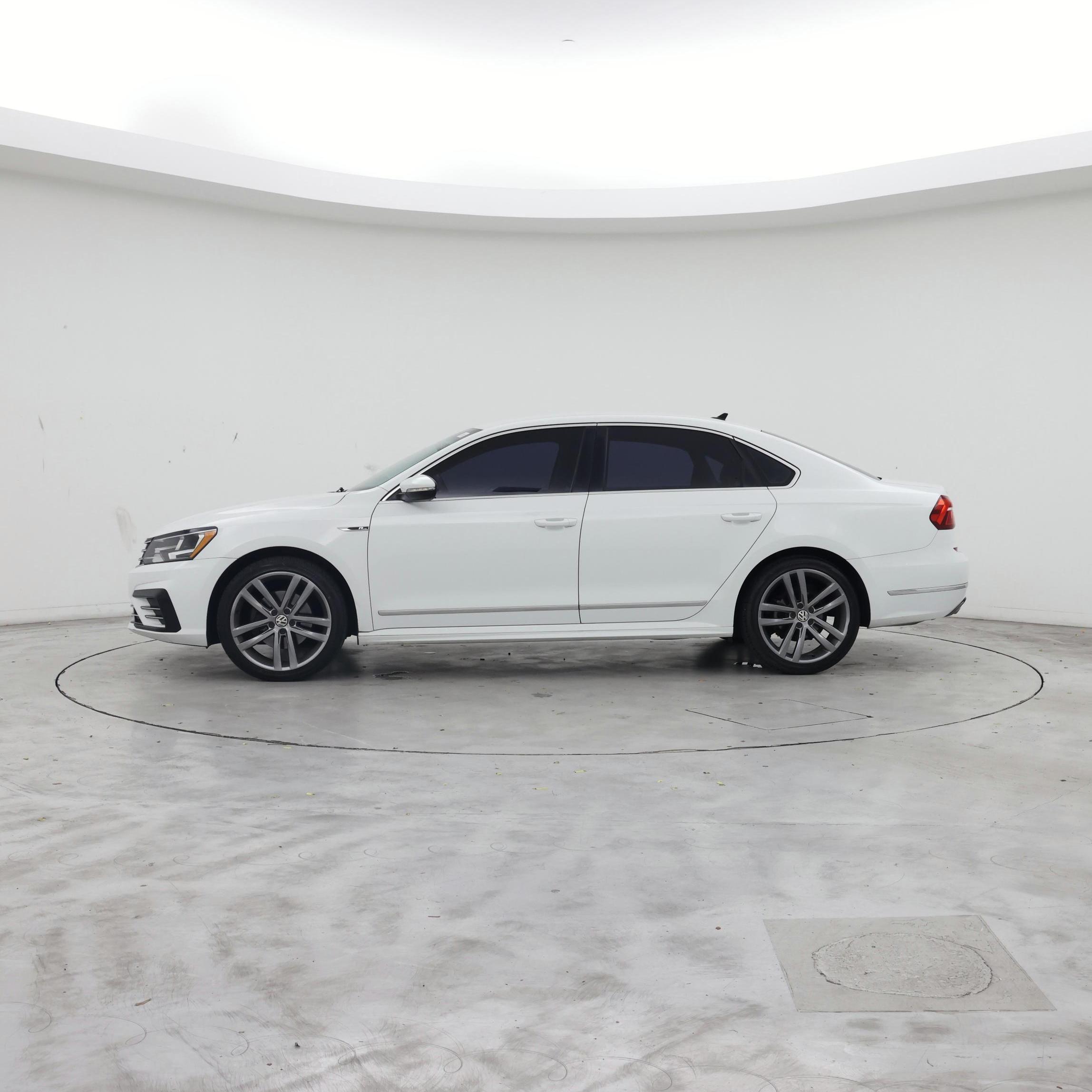 Thumbnail: 2017 Volkswagen Passat - 3