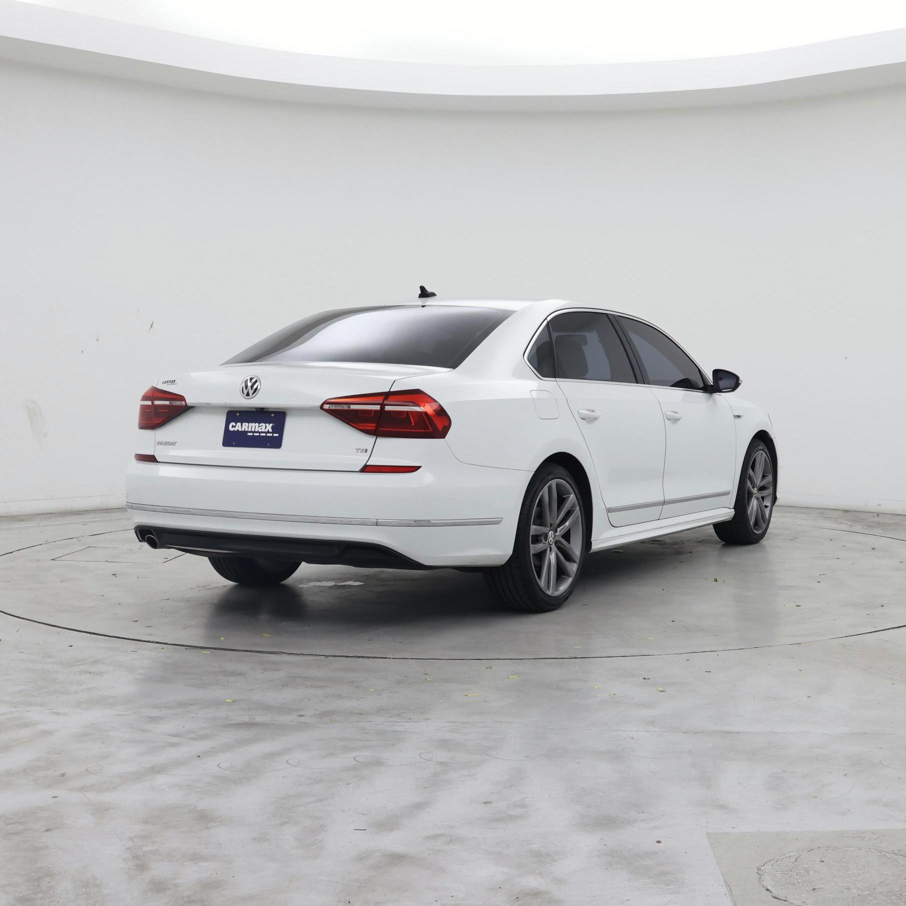Thumbnail: 2017 Volkswagen Passat - 8