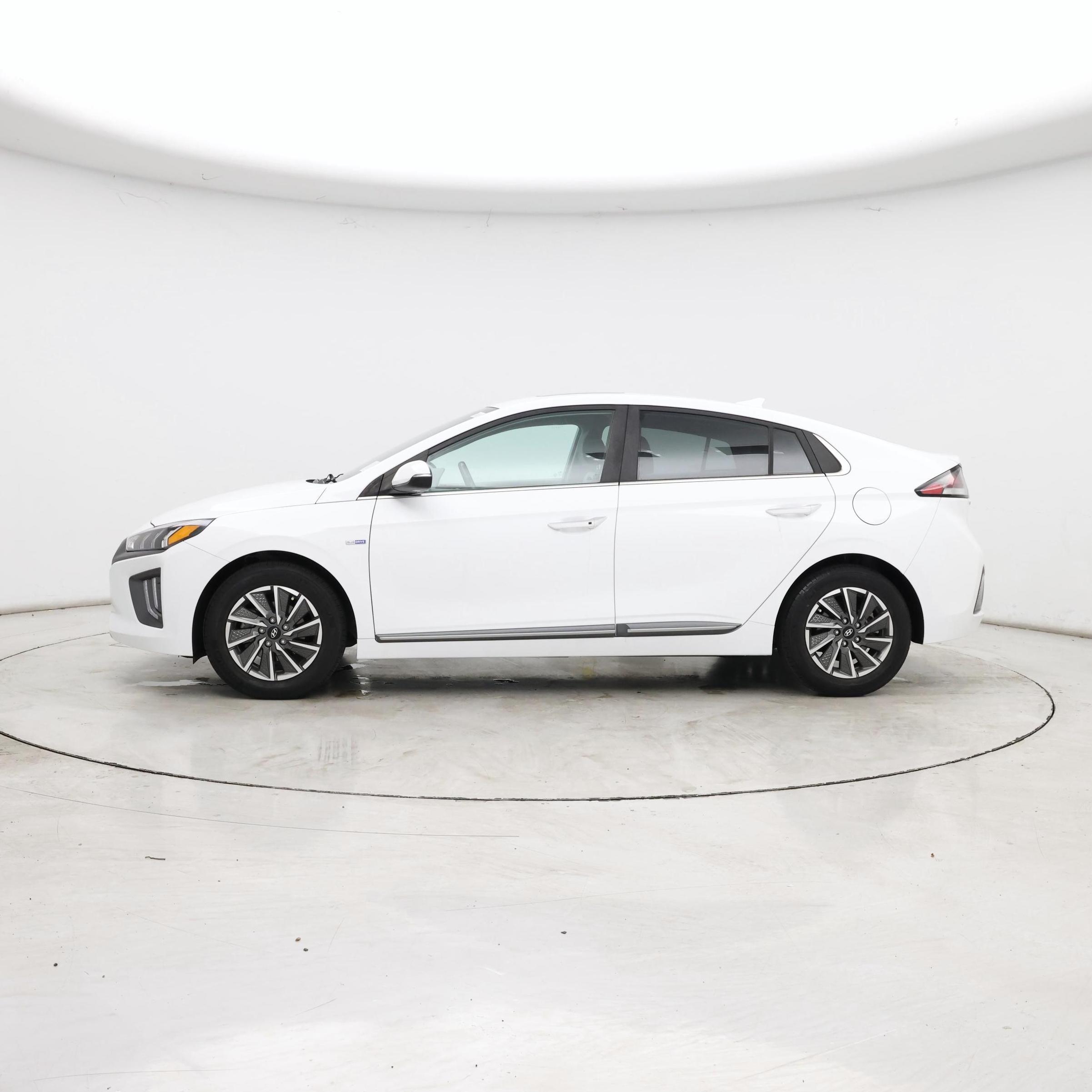 Thumbnail: 2020 Hyundai Ioniq - 3