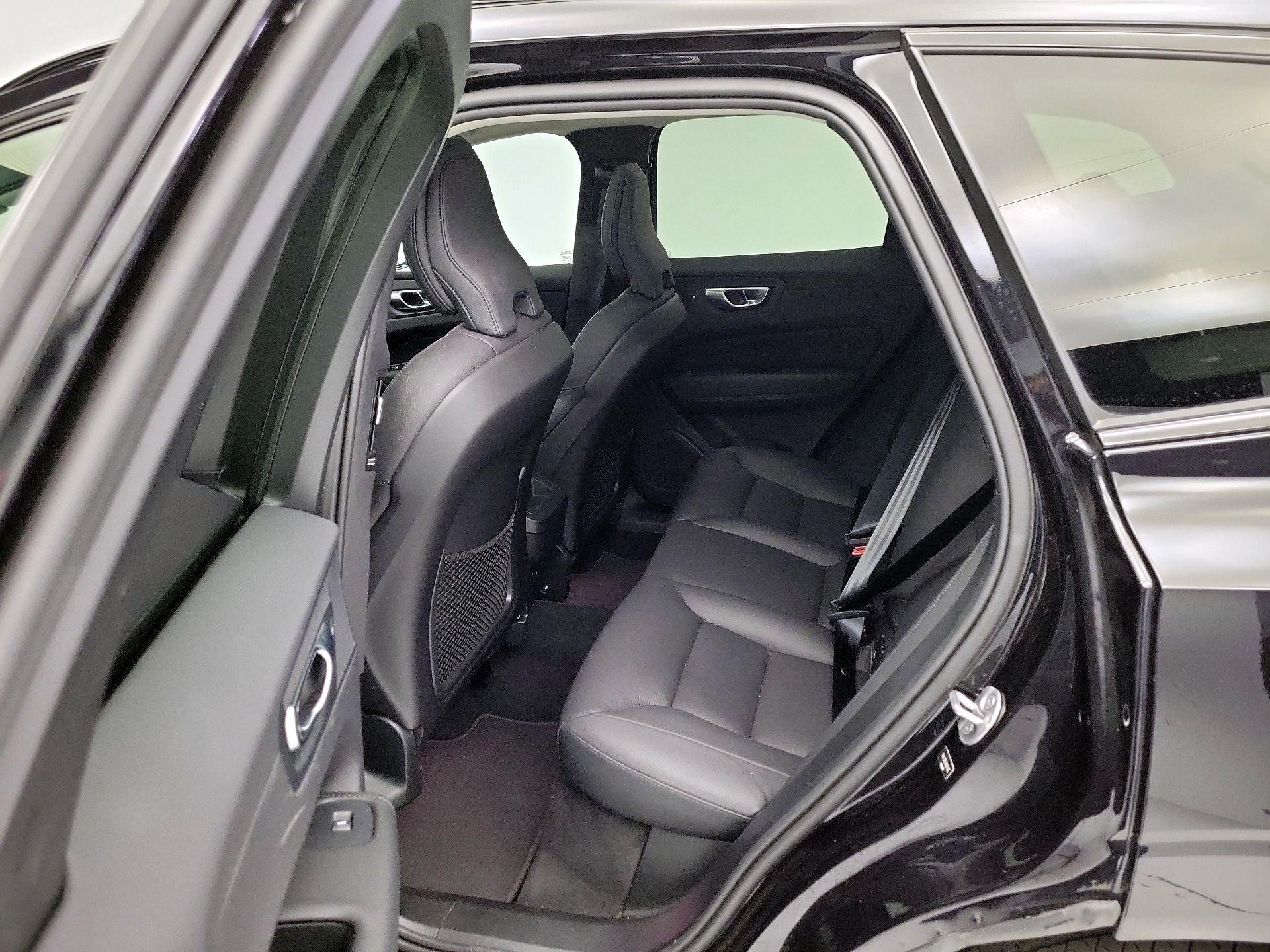 Thumbnail: 2024 Volvo XC60 - 20