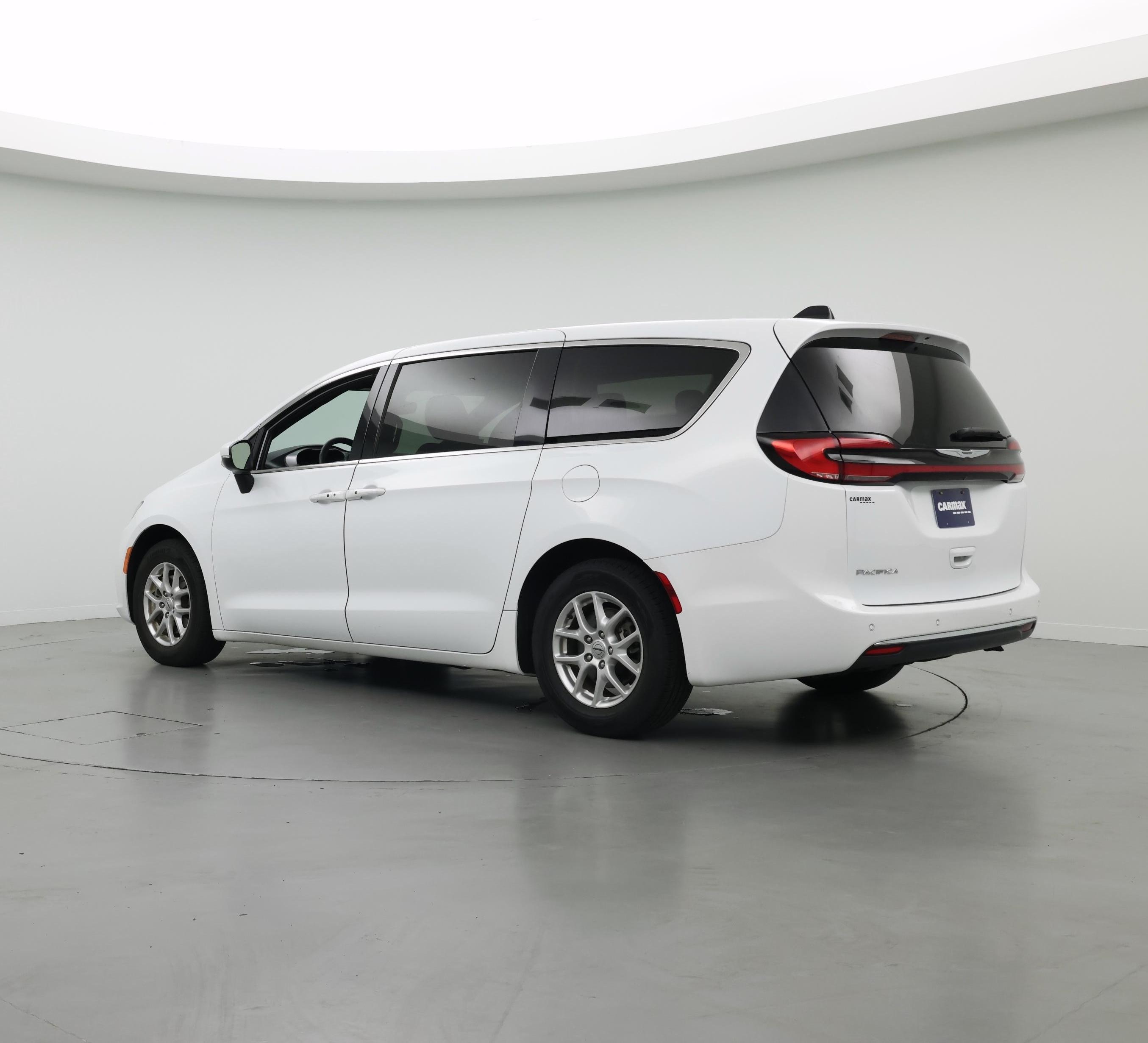 Thumbnail: 2023 Chrysler Pacifica - 2