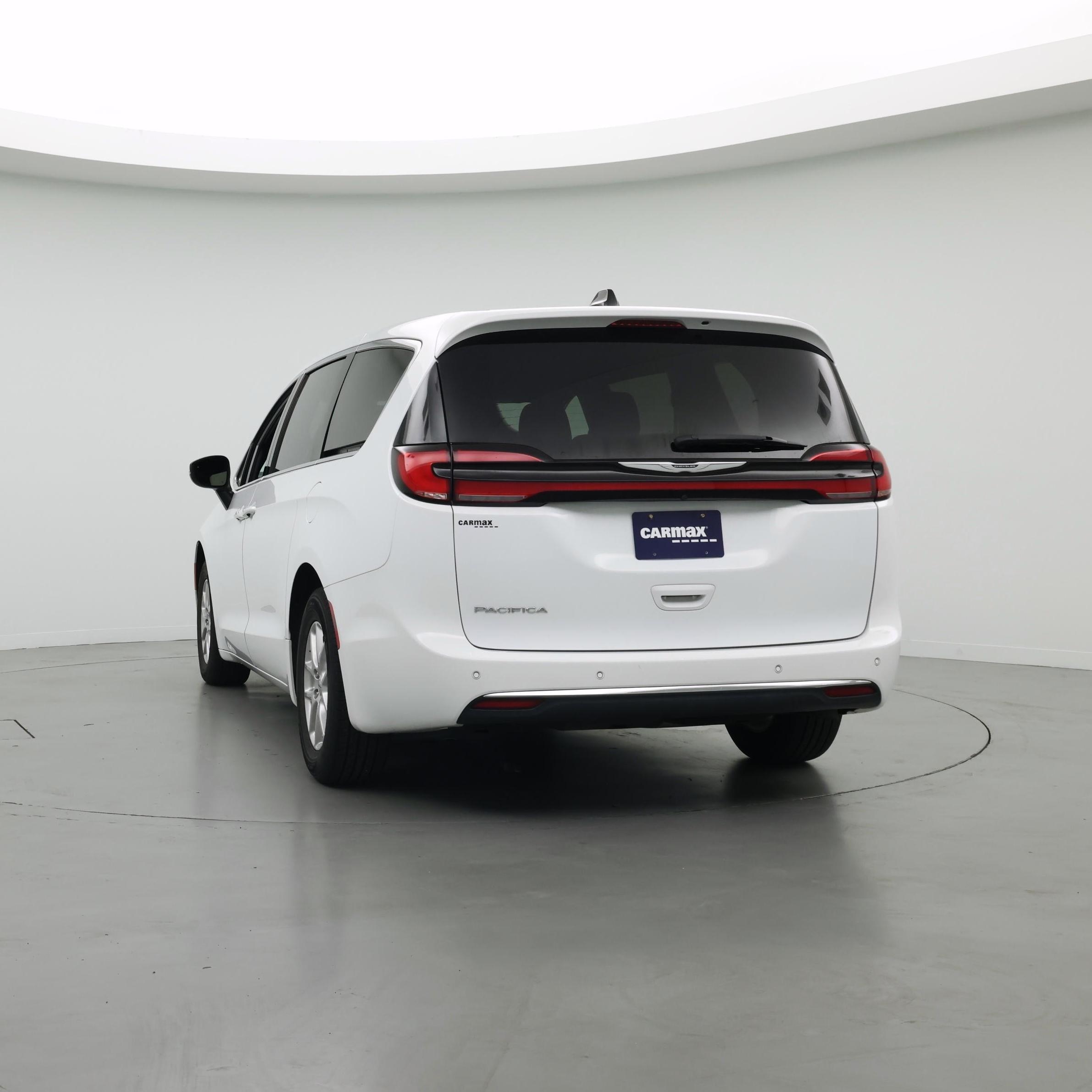 Thumbnail: 2023 Chrysler Pacifica - 6
