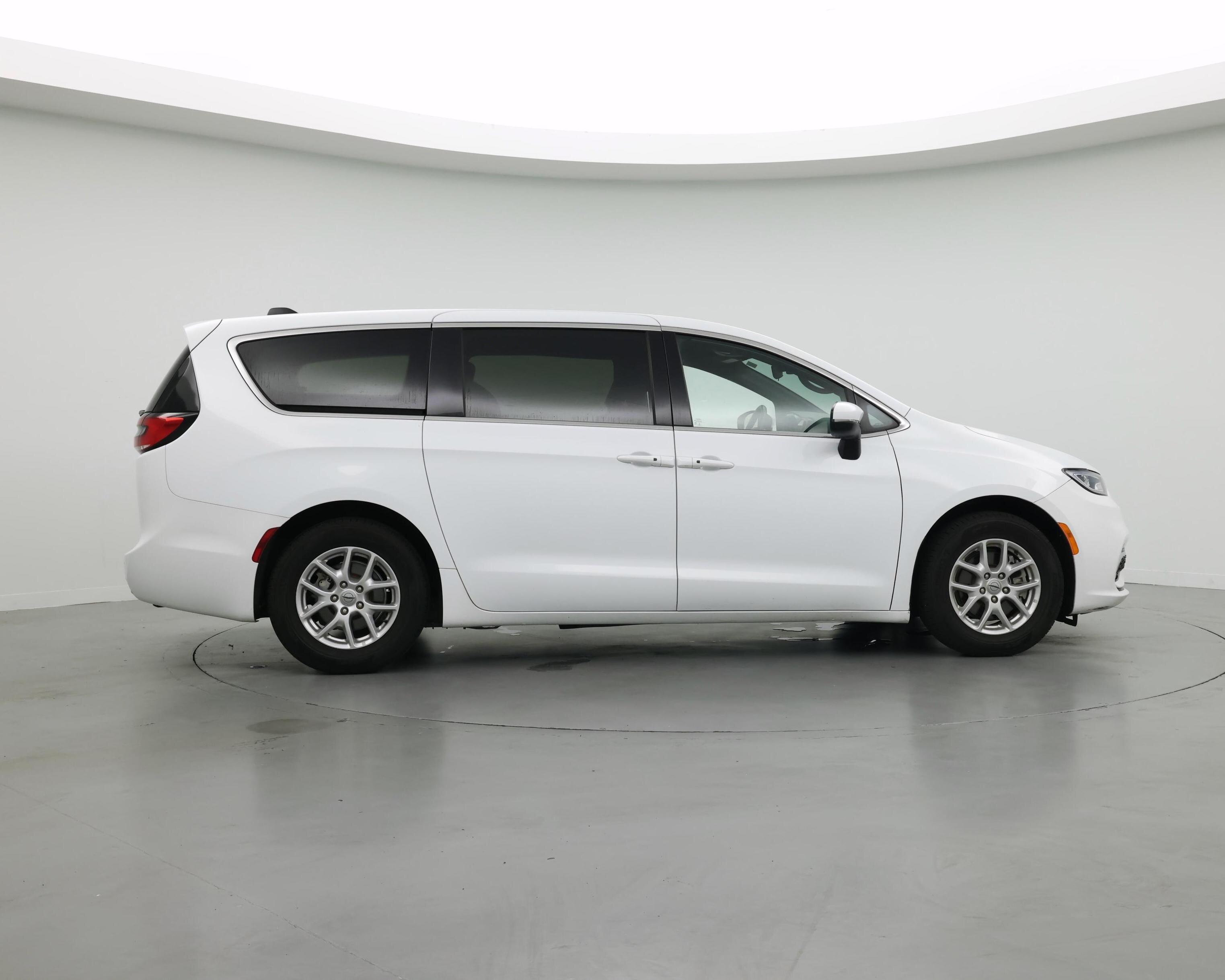 Thumbnail: 2023 Chrysler Pacifica - 7