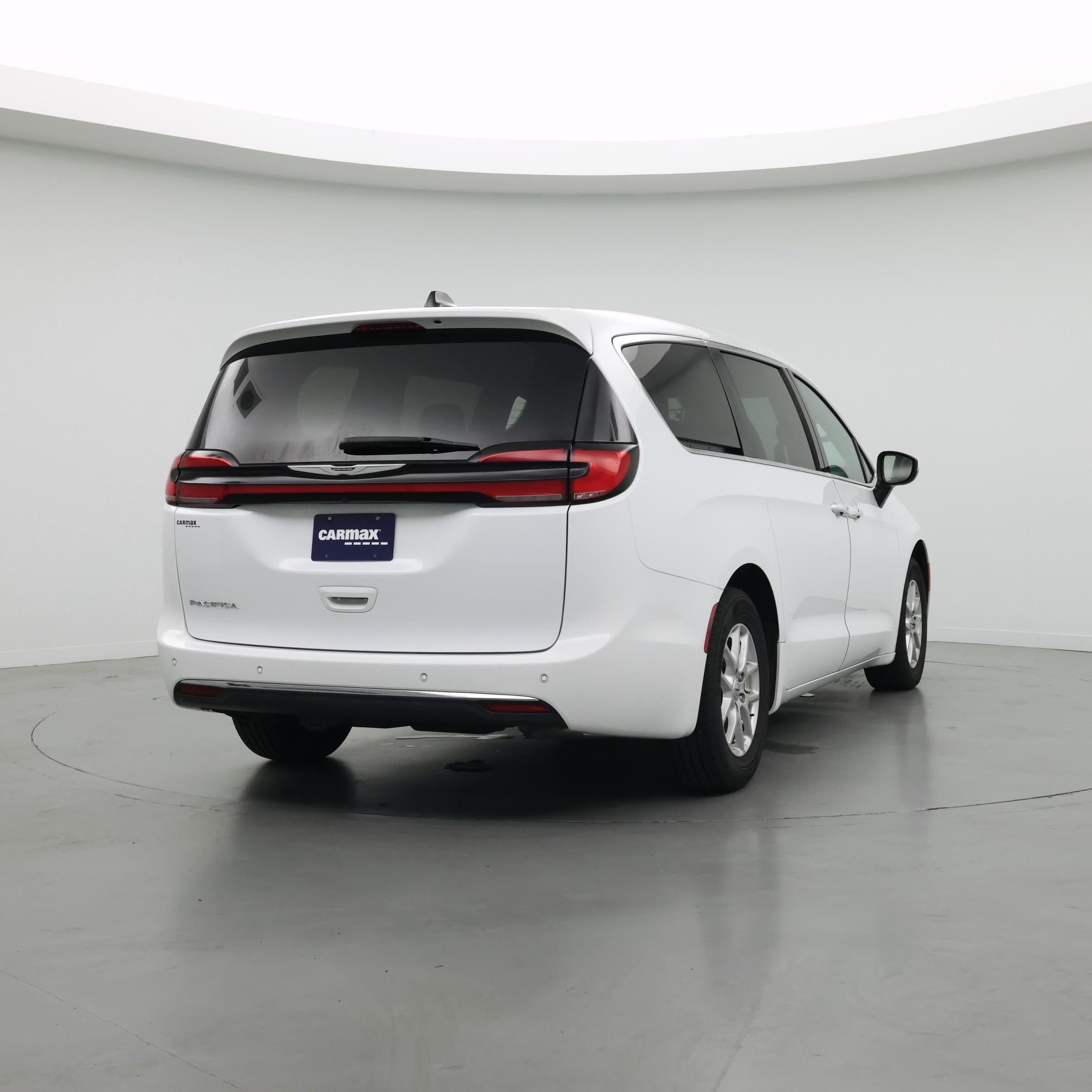 Thumbnail: 2023 Chrysler Pacifica - 8