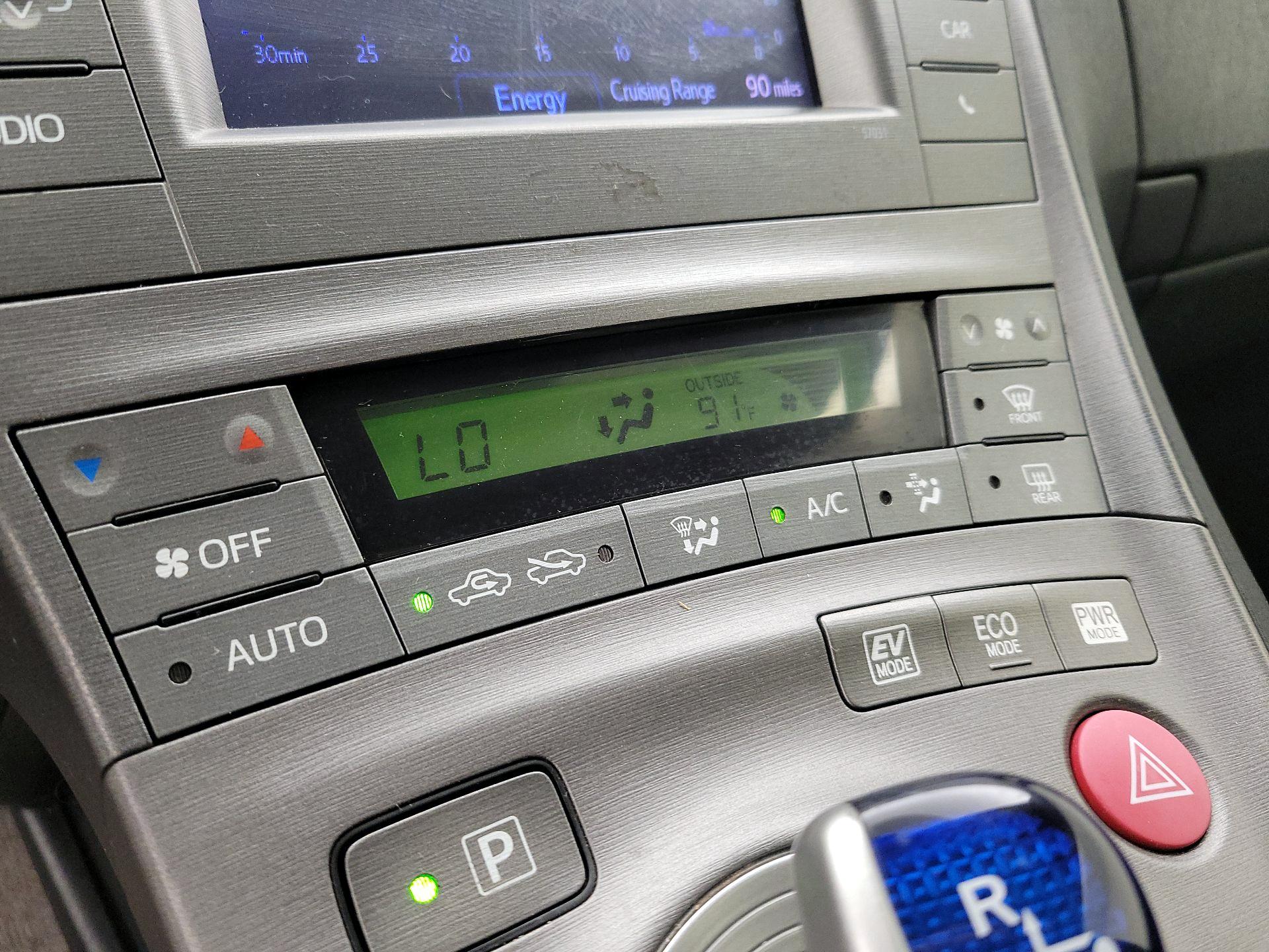 Thumbnail: 2014 Toyota Prius - 15