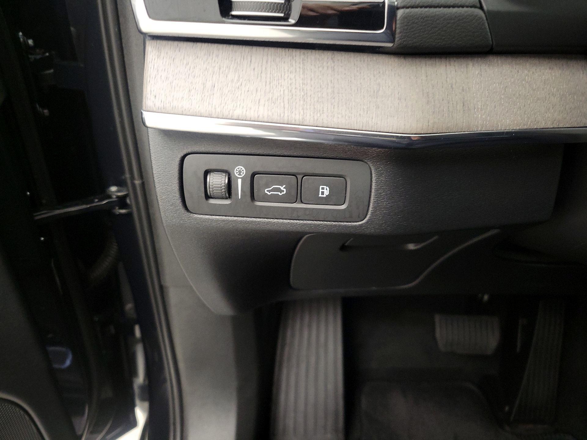 Thumbnail: 2021 Volvo XC90 - 13