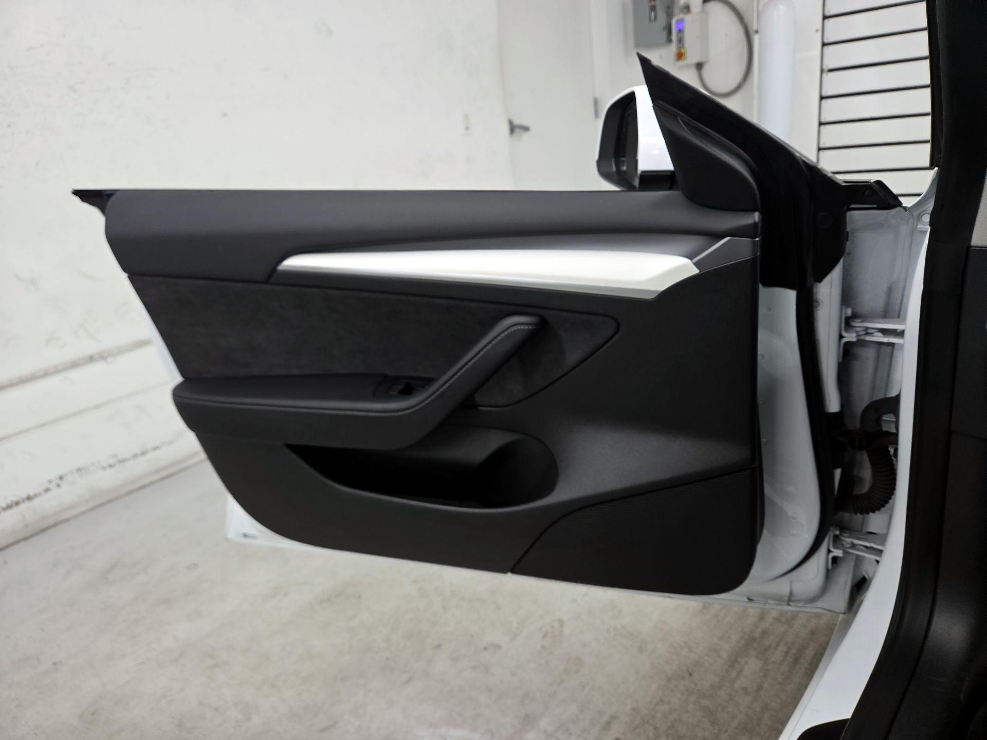 Thumbnail: 2023 Tesla Model 3 - 10