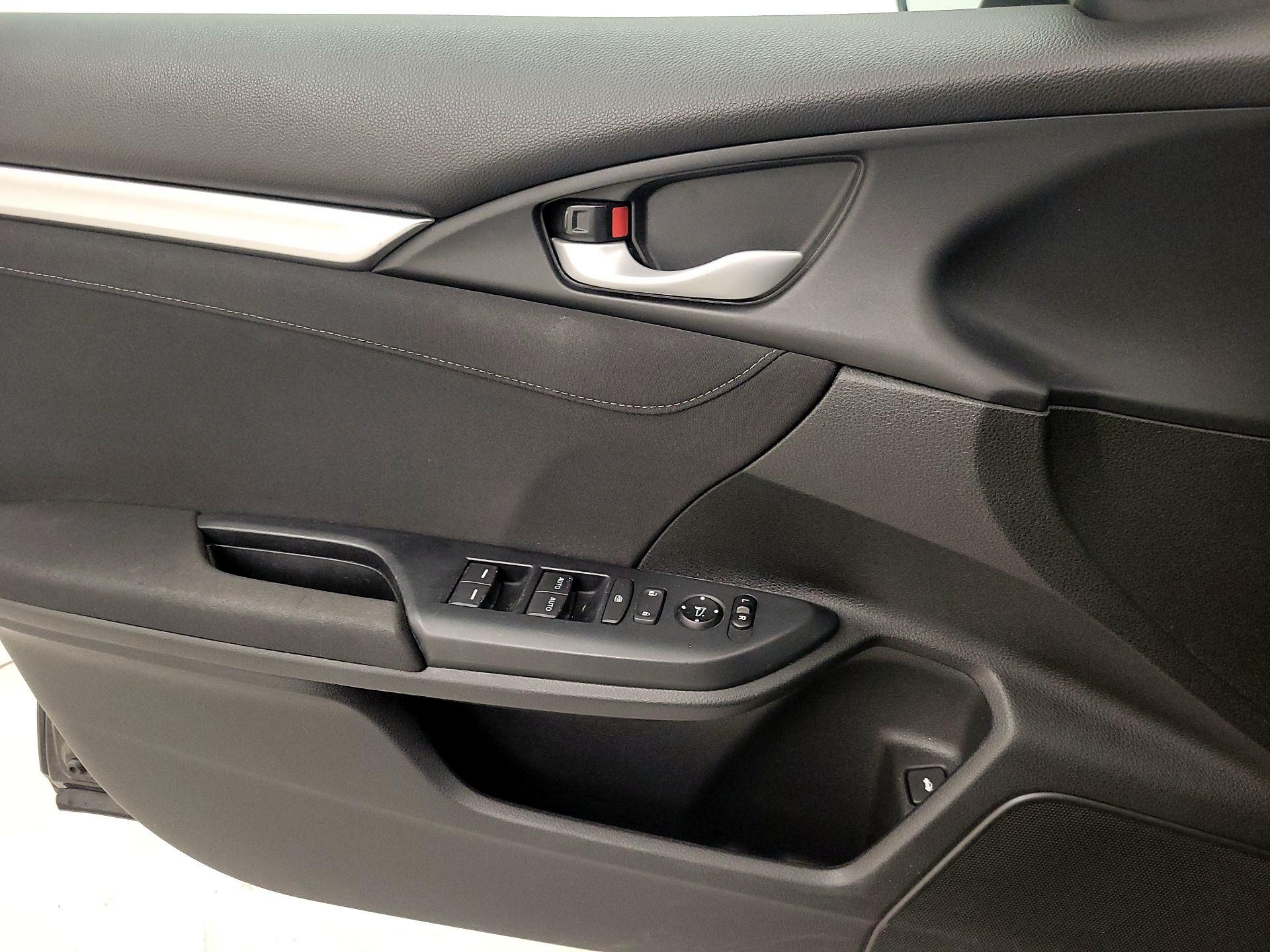 Thumbnail: 2016 Honda Civic - 12