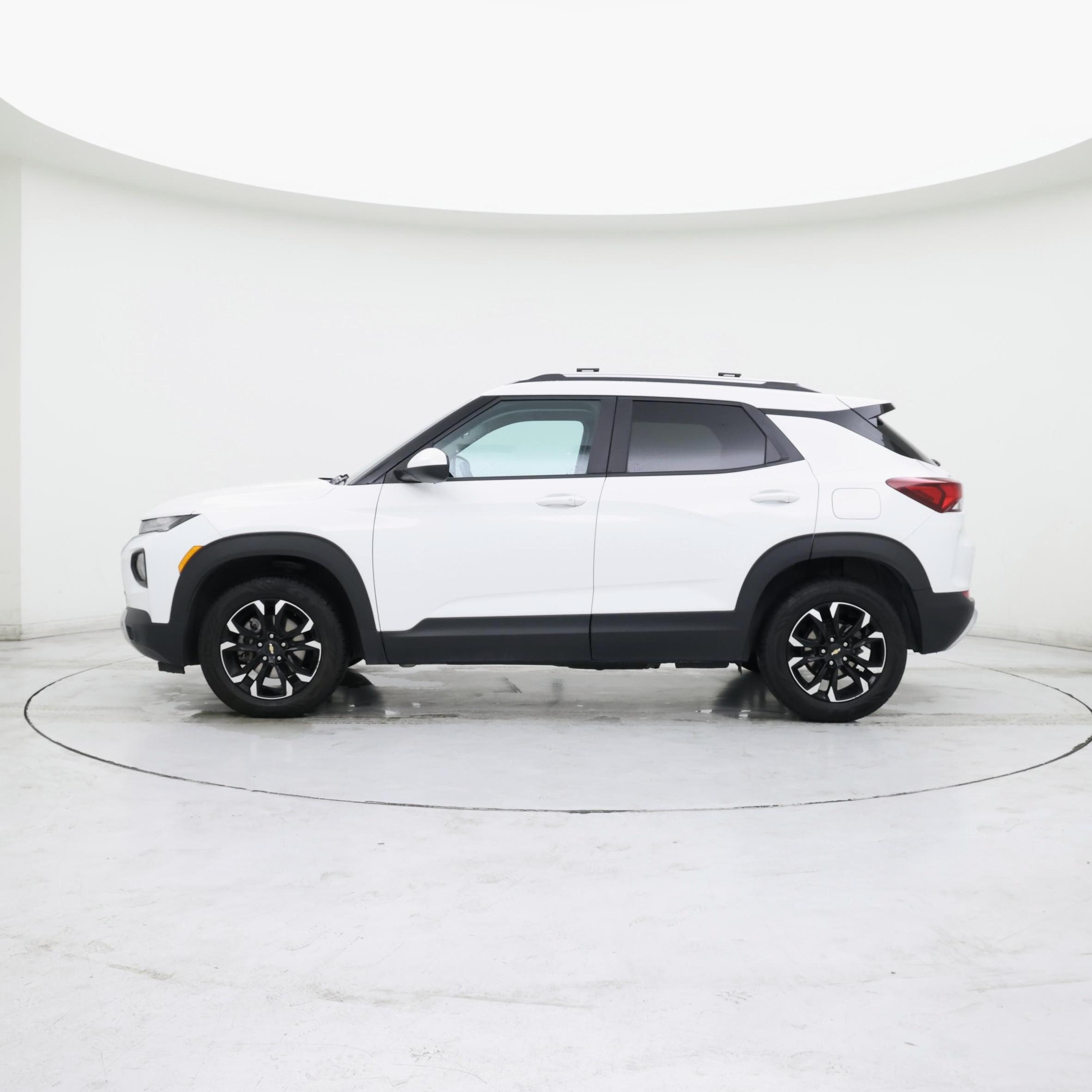 Thumbnail: 2022 Chevrolet TrailBlazer - 3