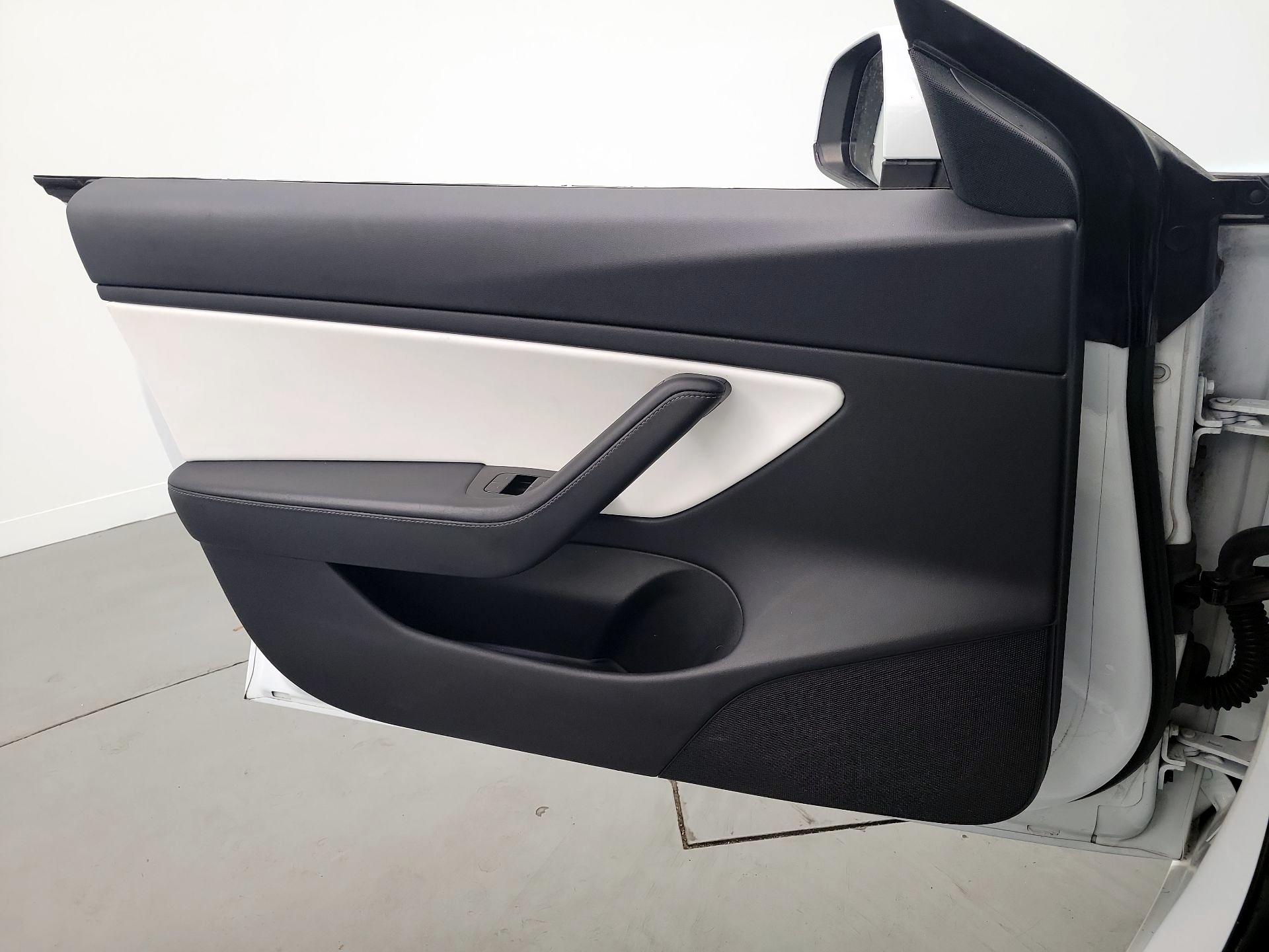 Thumbnail: 2019 Tesla Model 3 - 12