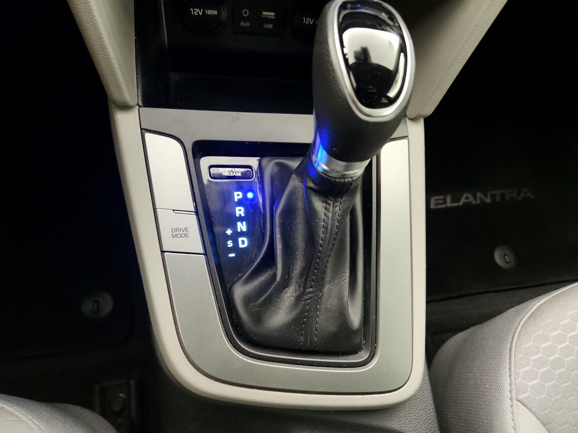 Thumbnail: 2020 Hyundai Elantra - 17
