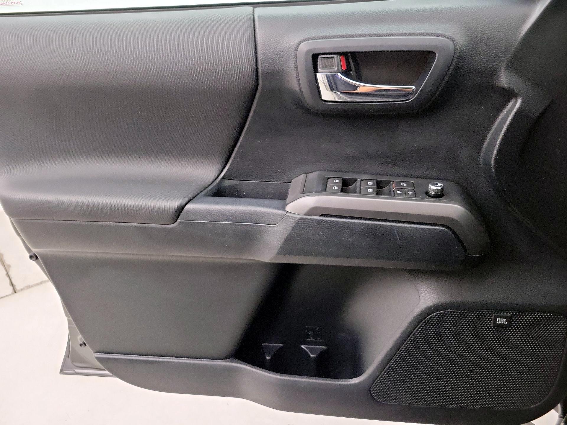 Thumbnail: 2016 Toyota Tacoma - 12