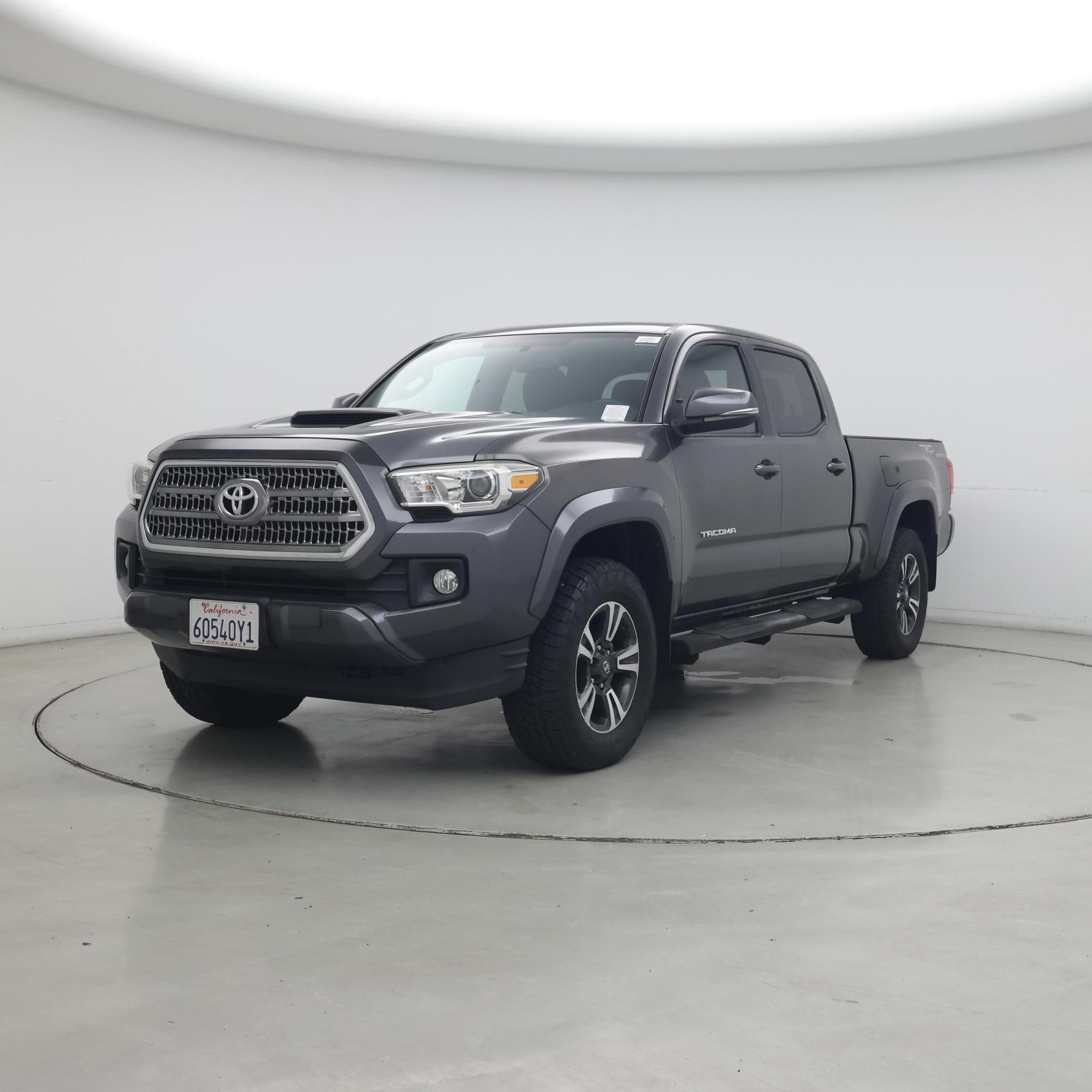 Thumbnail: 2016 Toyota Tacoma - 4