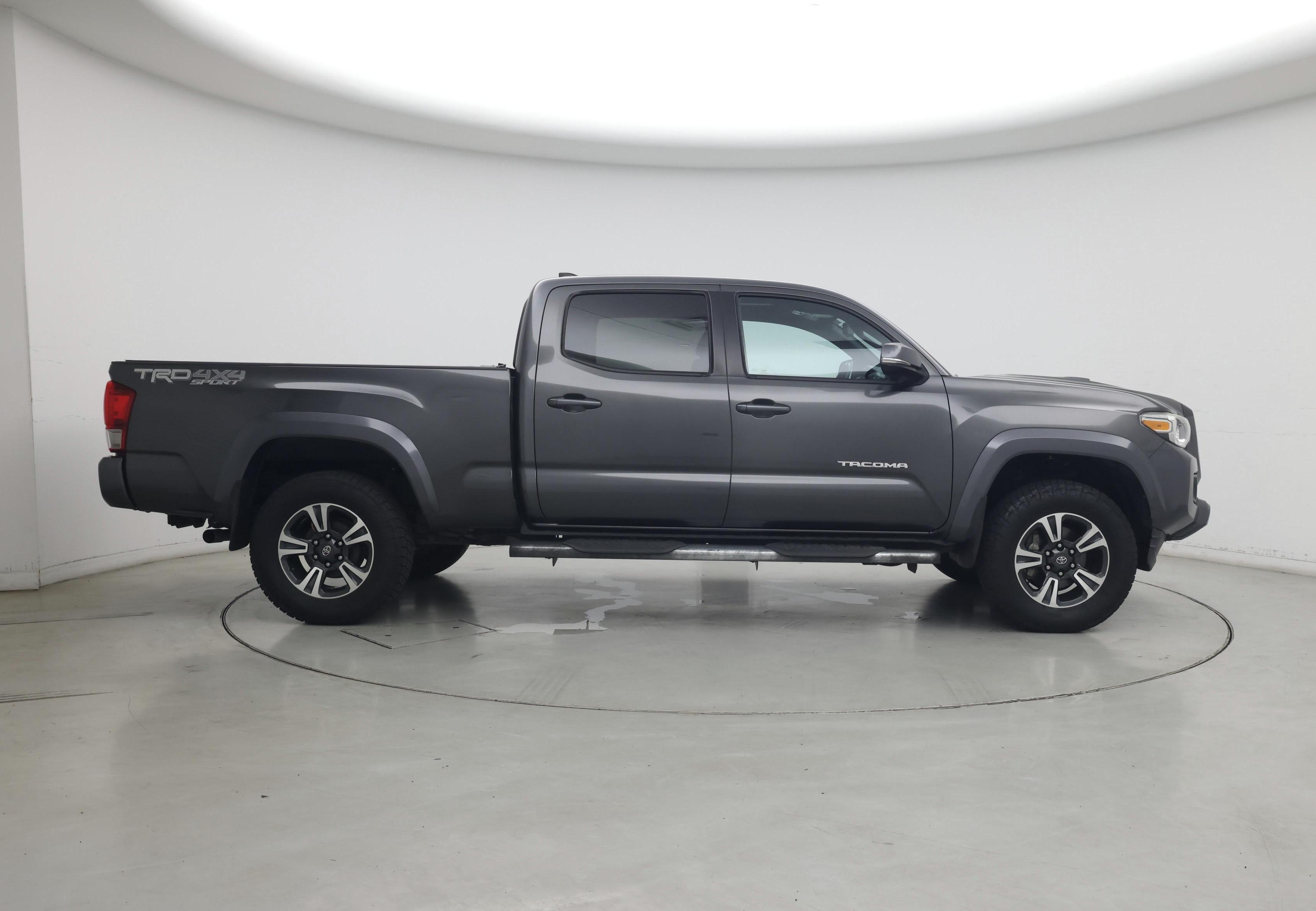 Thumbnail: 2016 Toyota Tacoma - 7