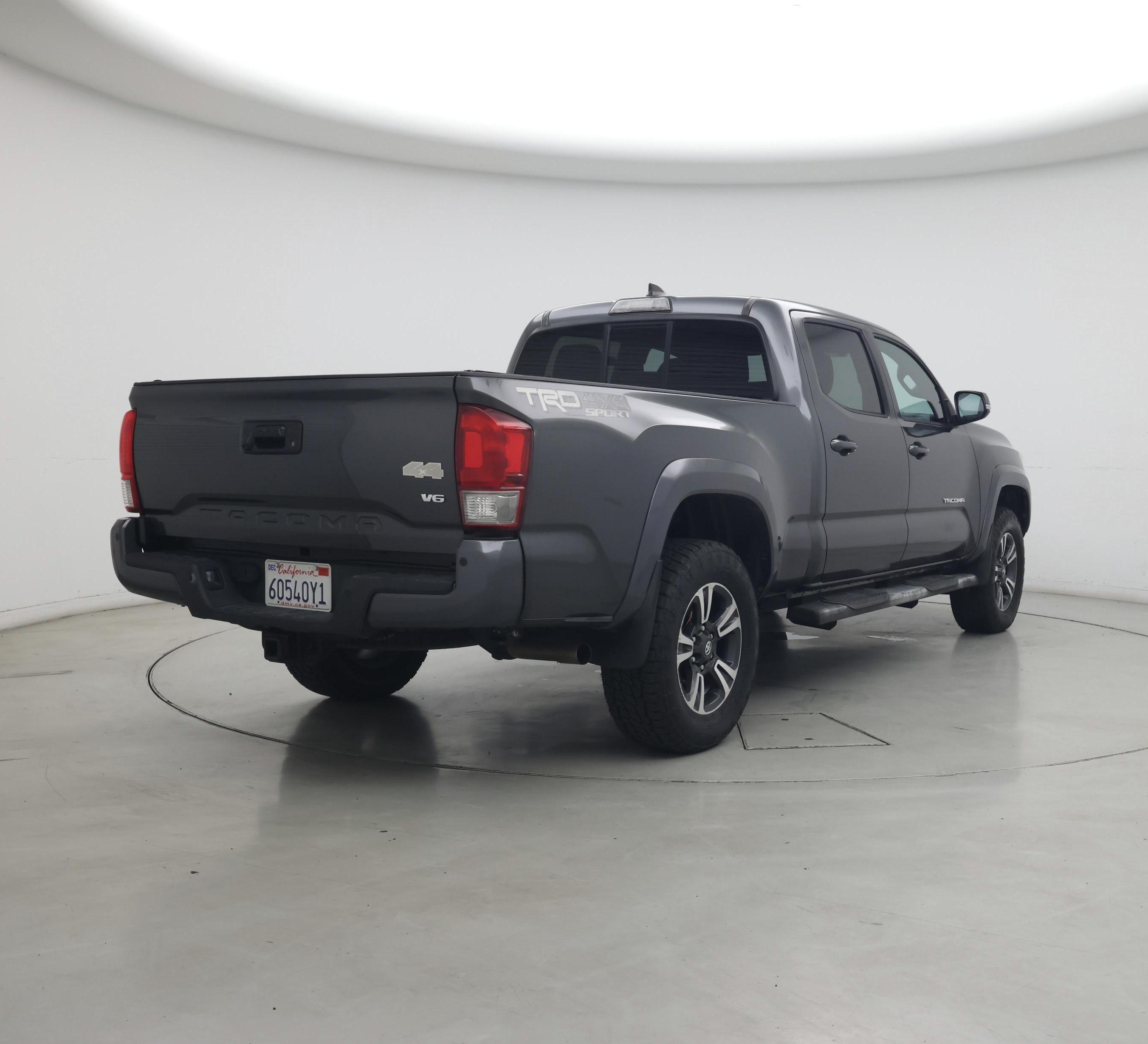 Thumbnail: 2016 Toyota Tacoma - 8