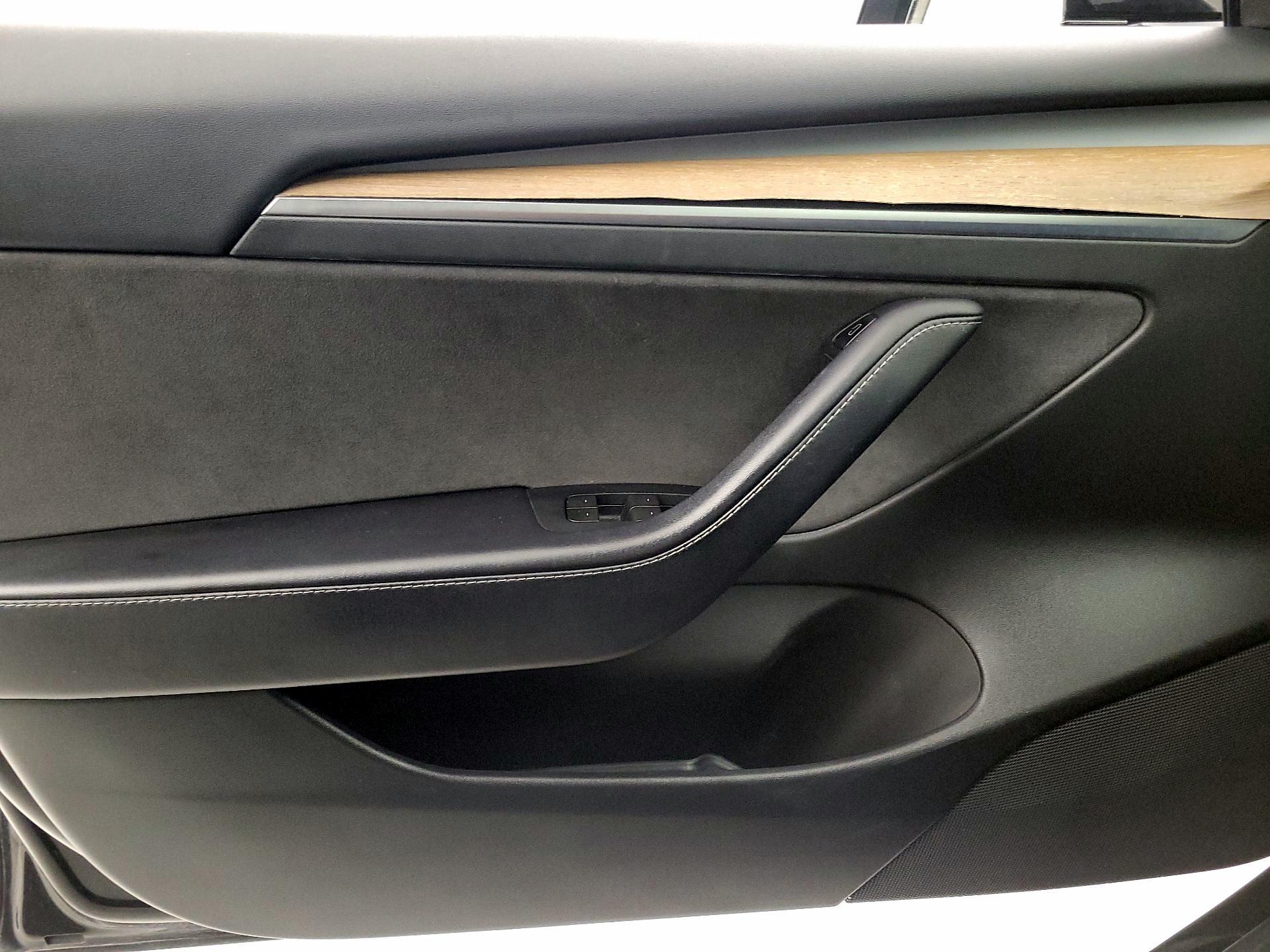 Thumbnail: 2022 Tesla Model 3 - 12