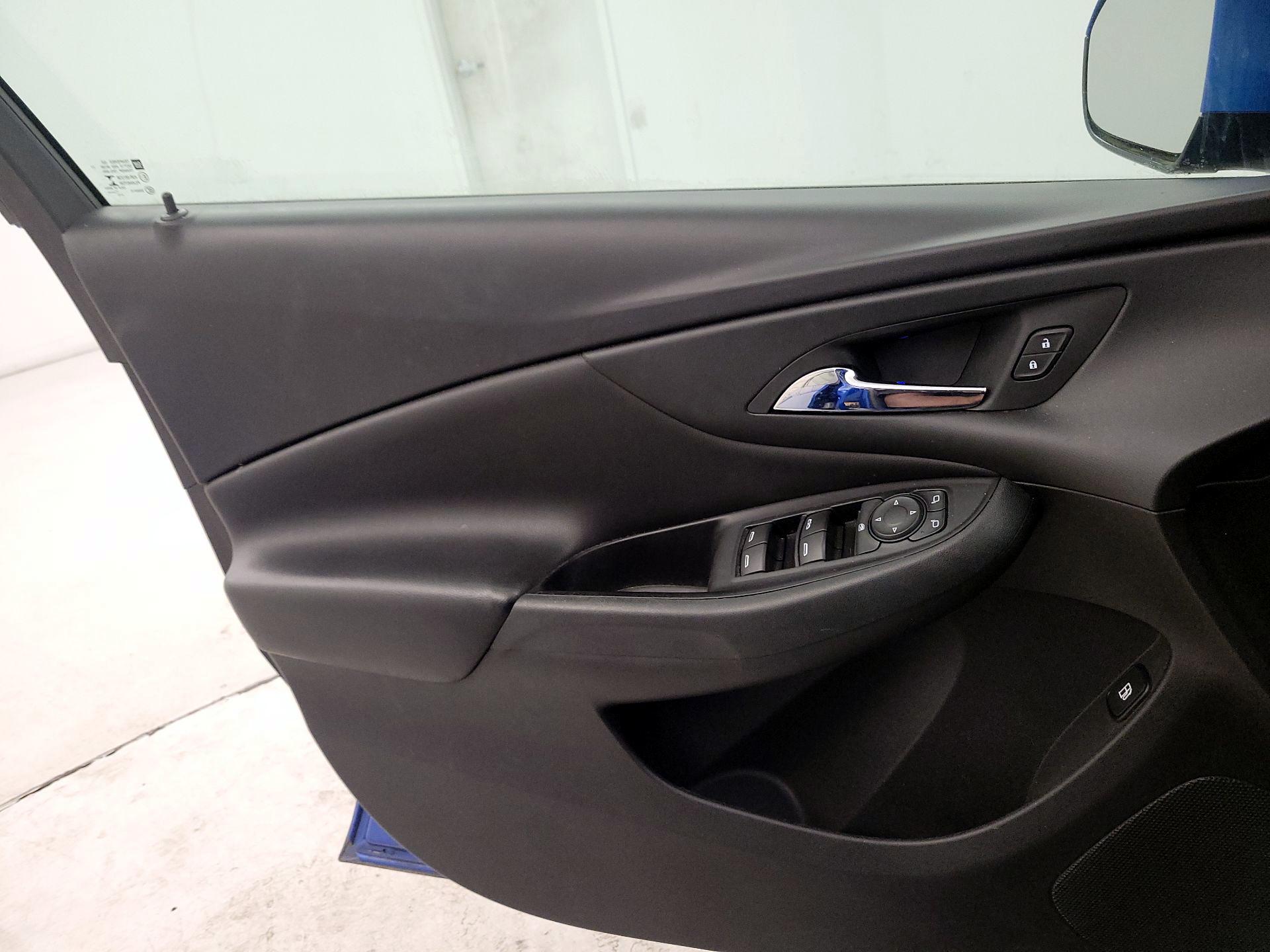 Thumbnail: 2018 Chevrolet Volt - 12