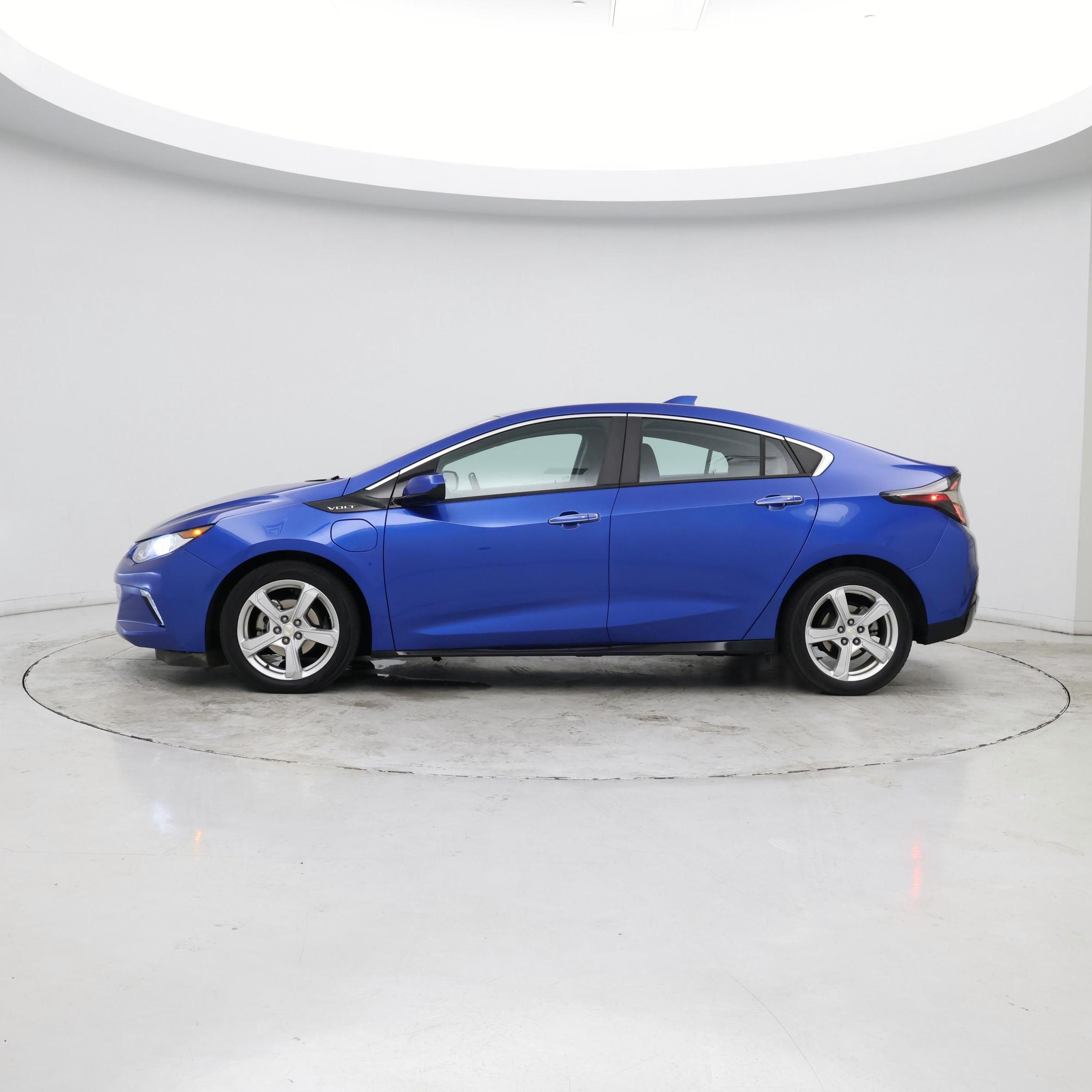 Thumbnail: 2018 Chevrolet Volt - 2