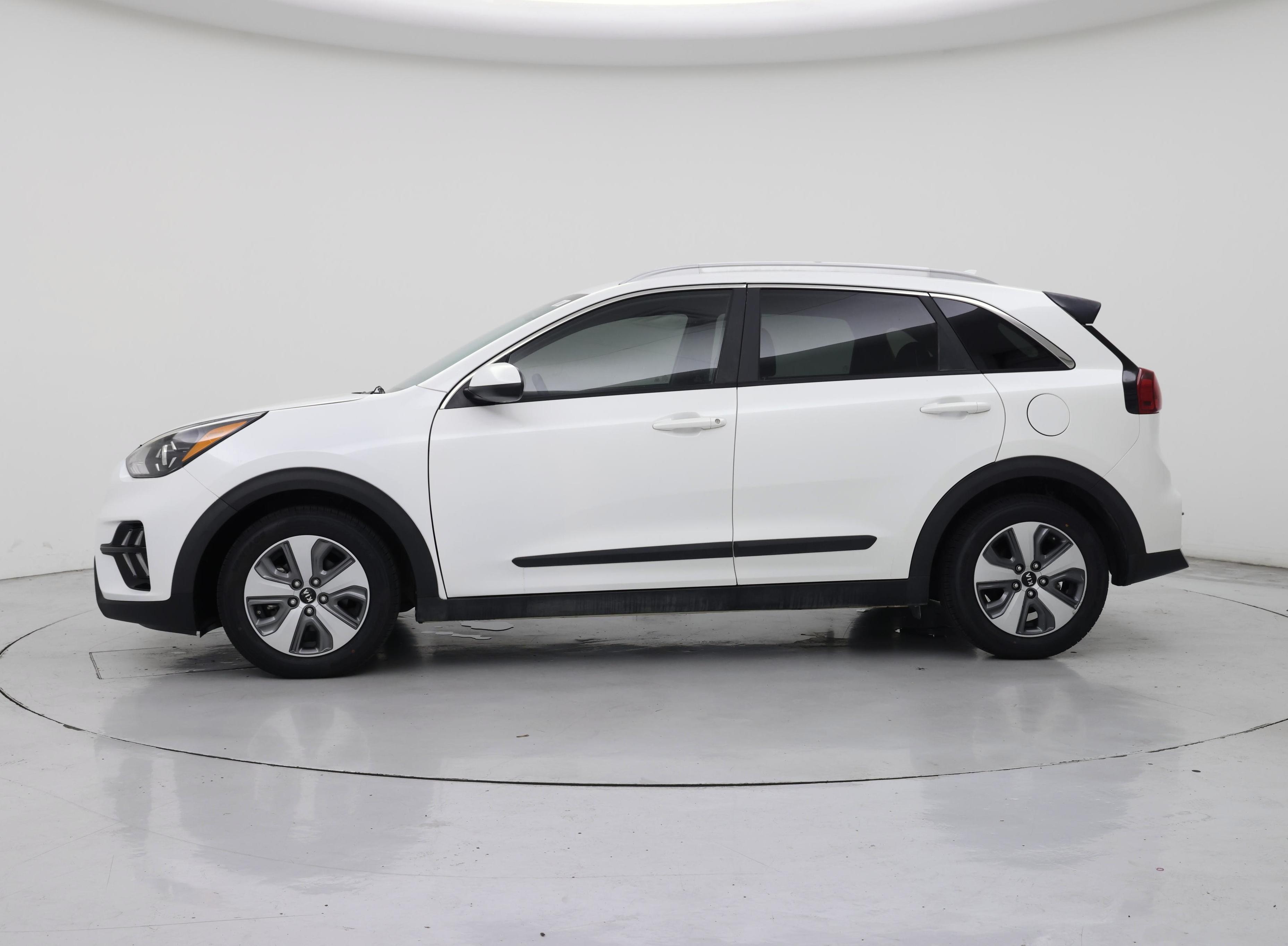 Thumbnail: 2020 Kia Niro - 3
