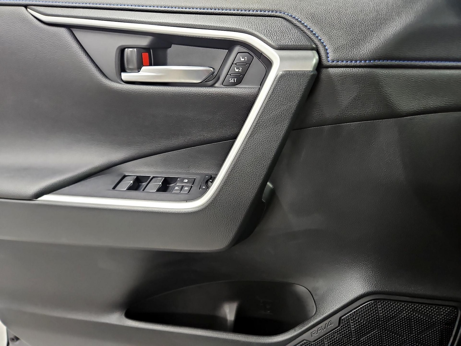 2023 Toyota RAV4 XSE - Photo 13