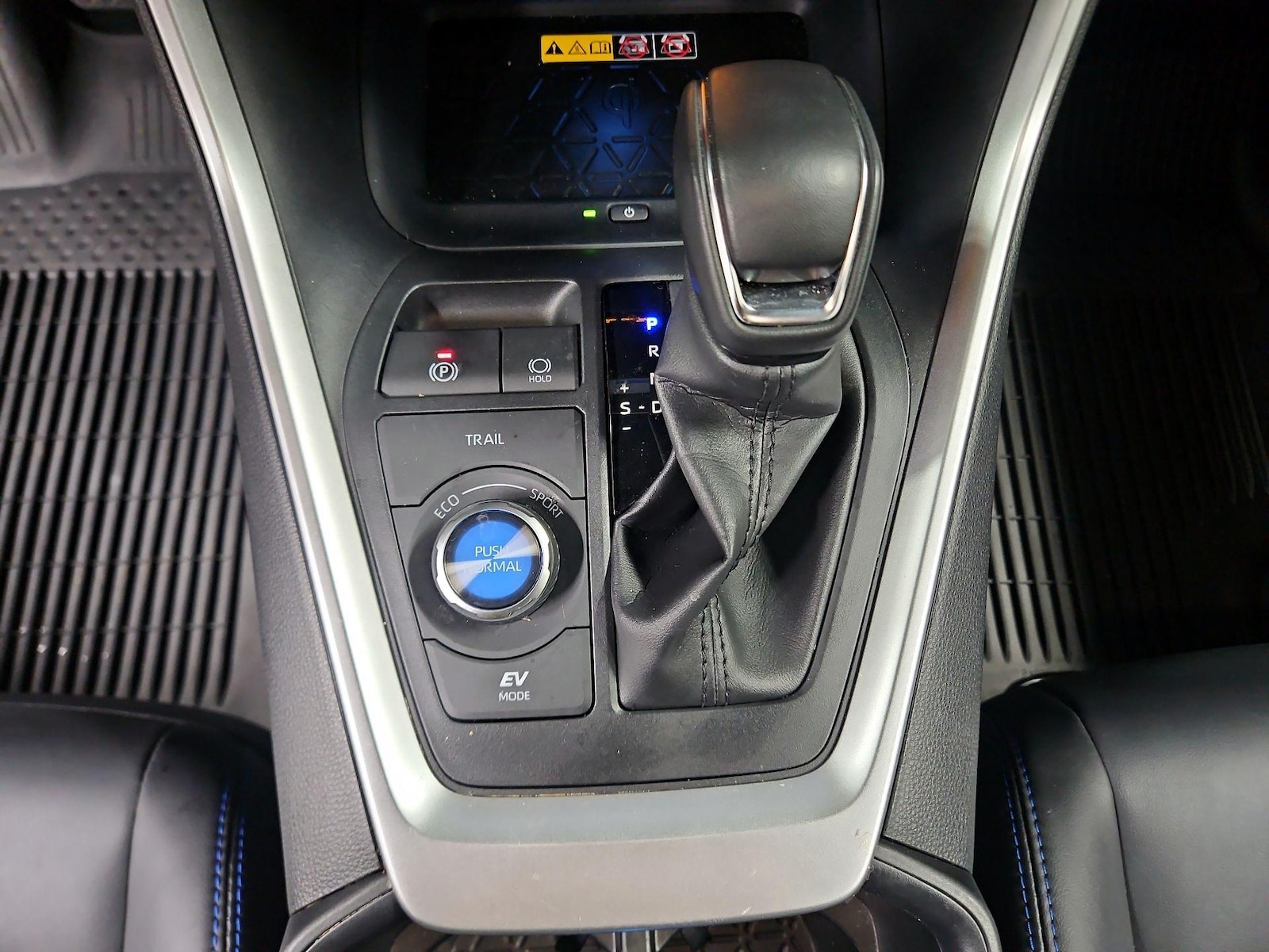 2023 Toyota RAV4 XSE - Photo 19