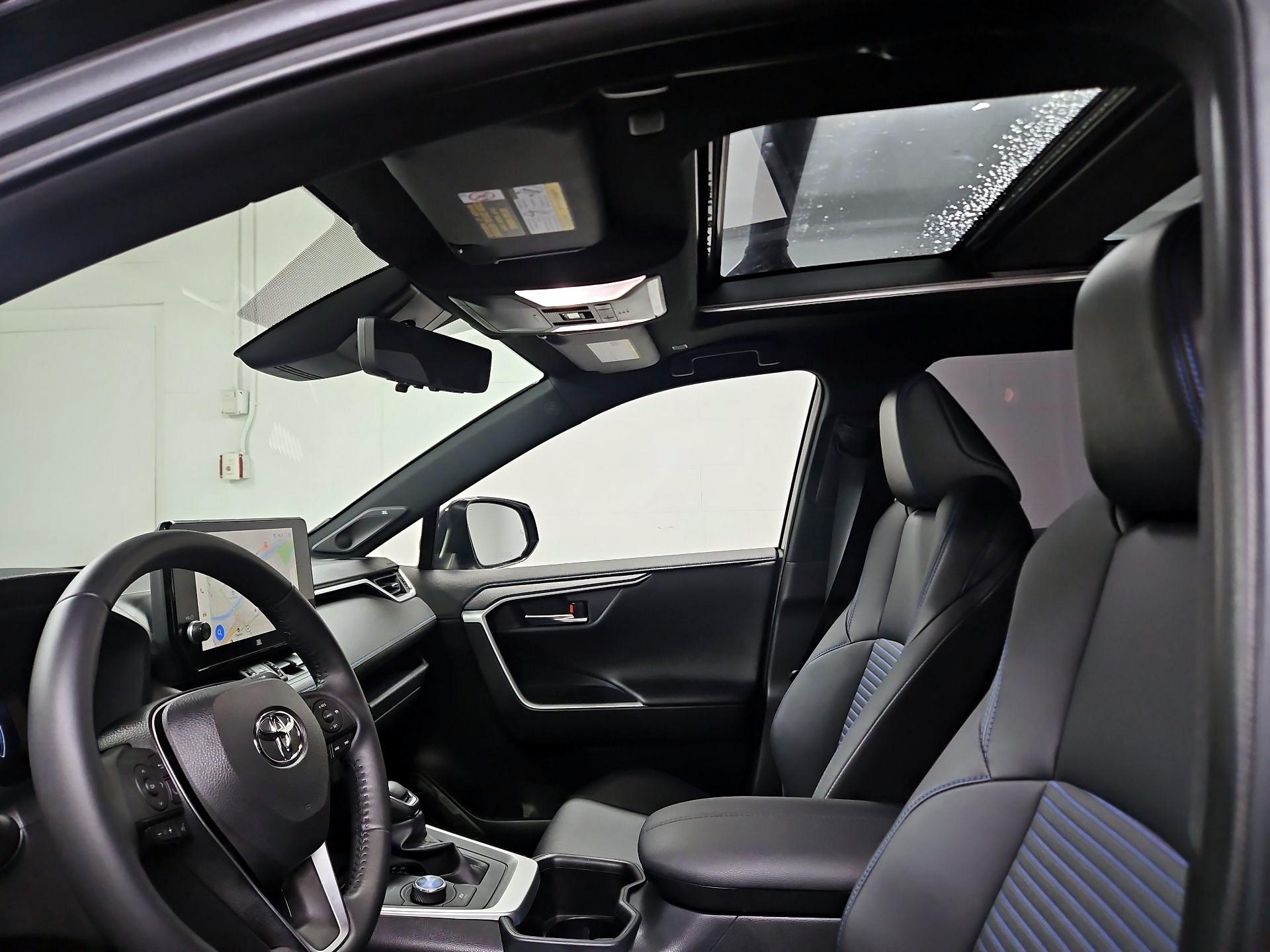 Thumbnail: 2023 Toyota RAV4 - 20