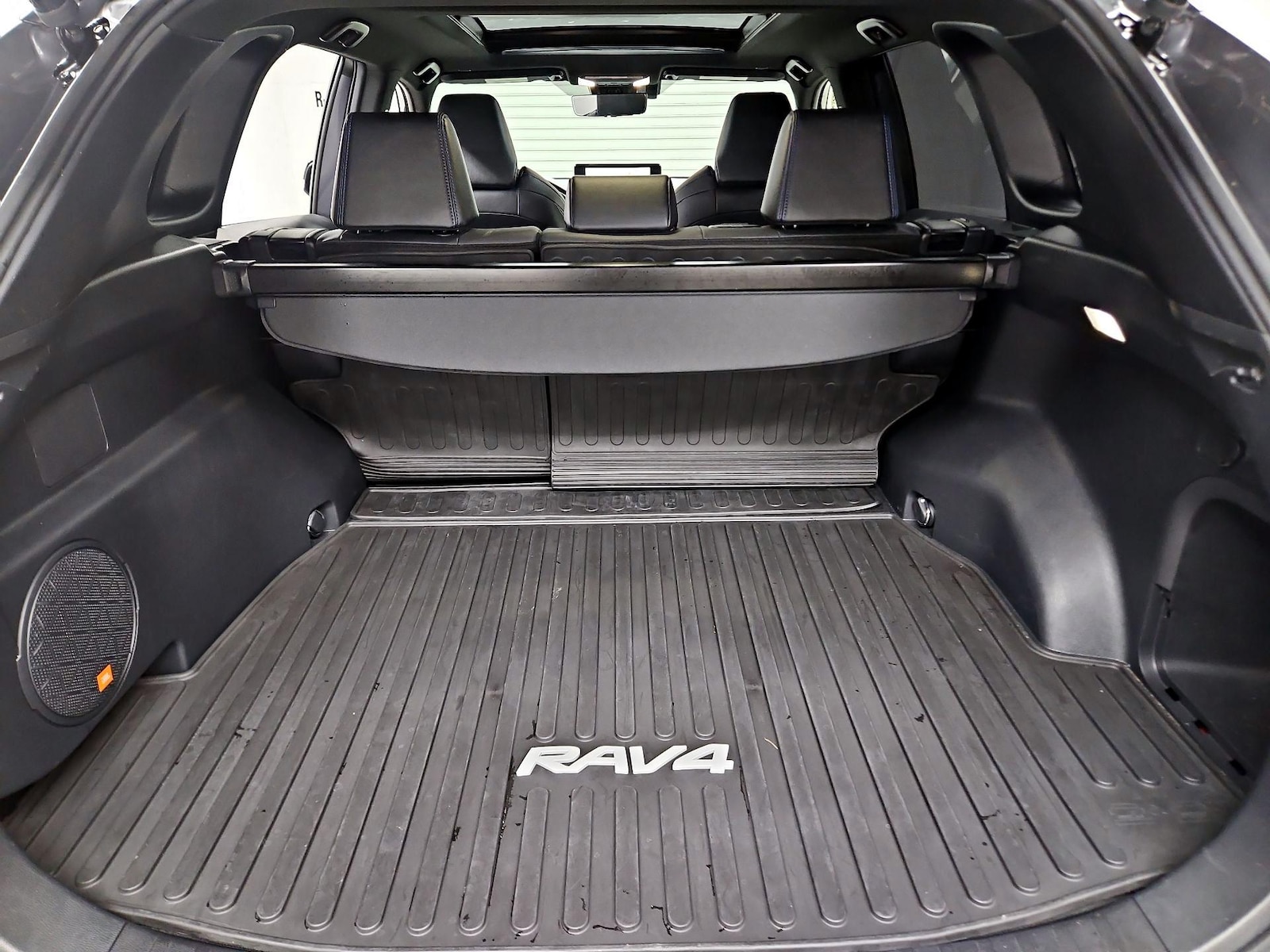 2023 Toyota RAV4 XSE - Photo 23