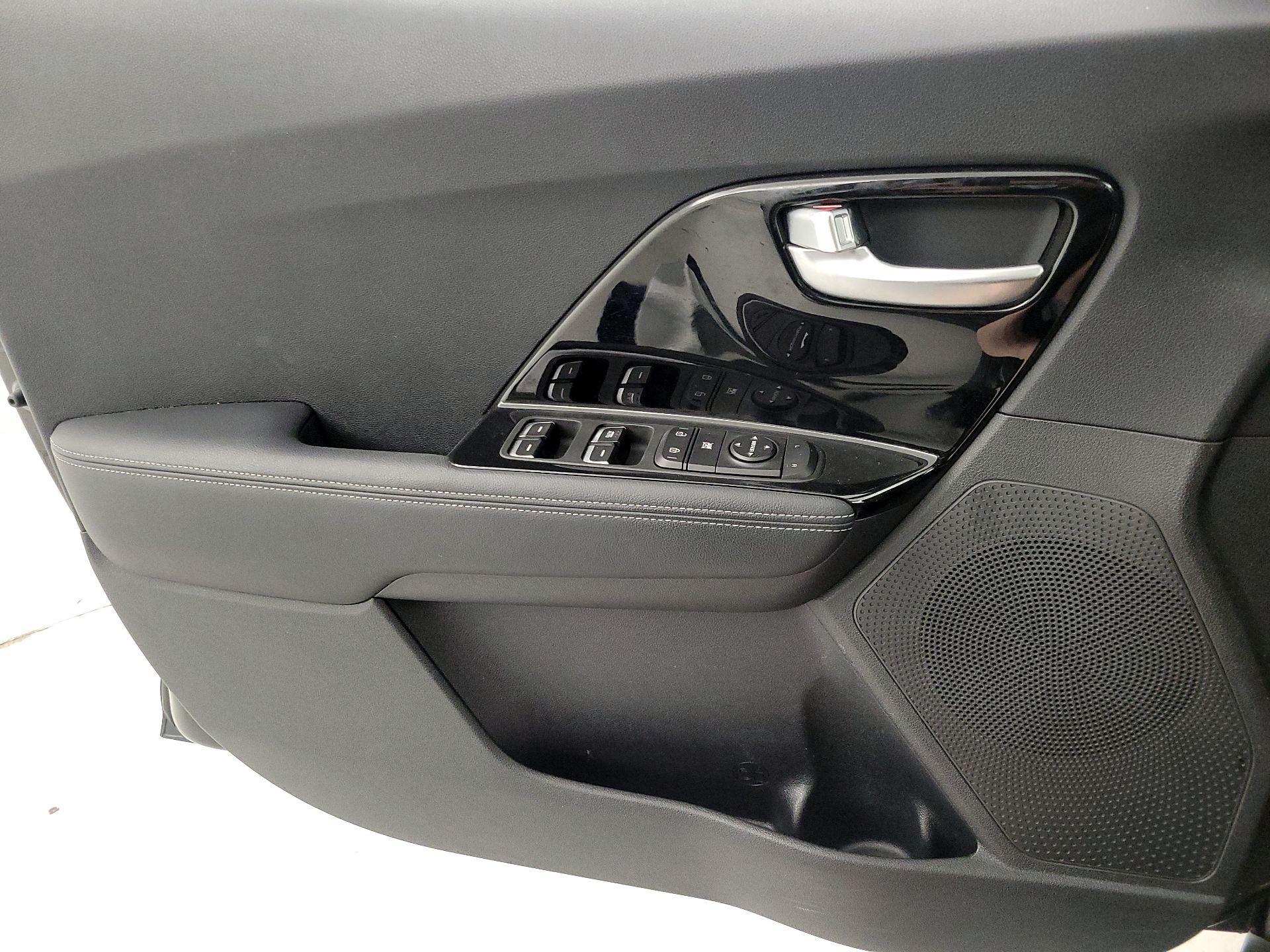 Thumbnail: 2021 Kia Niro - 12