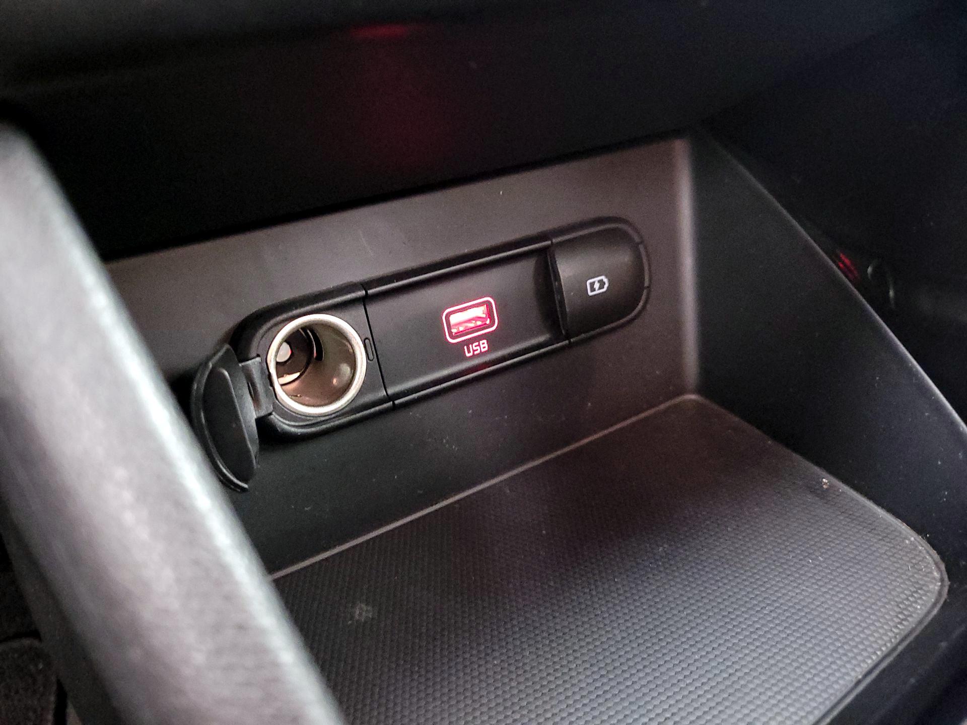Thumbnail: 2021 Kia Niro - 18