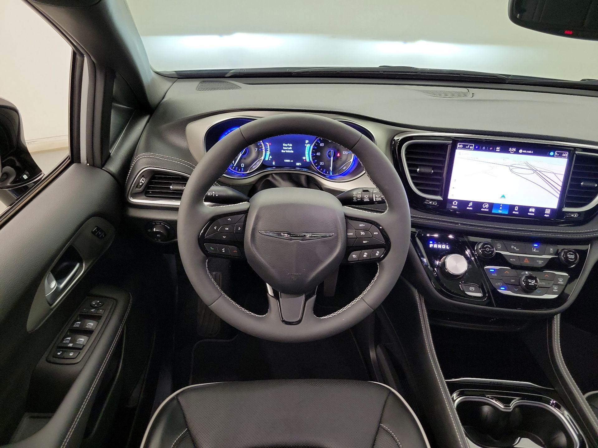 Thumbnail: 2024 Chrysler Pacifica - 10
