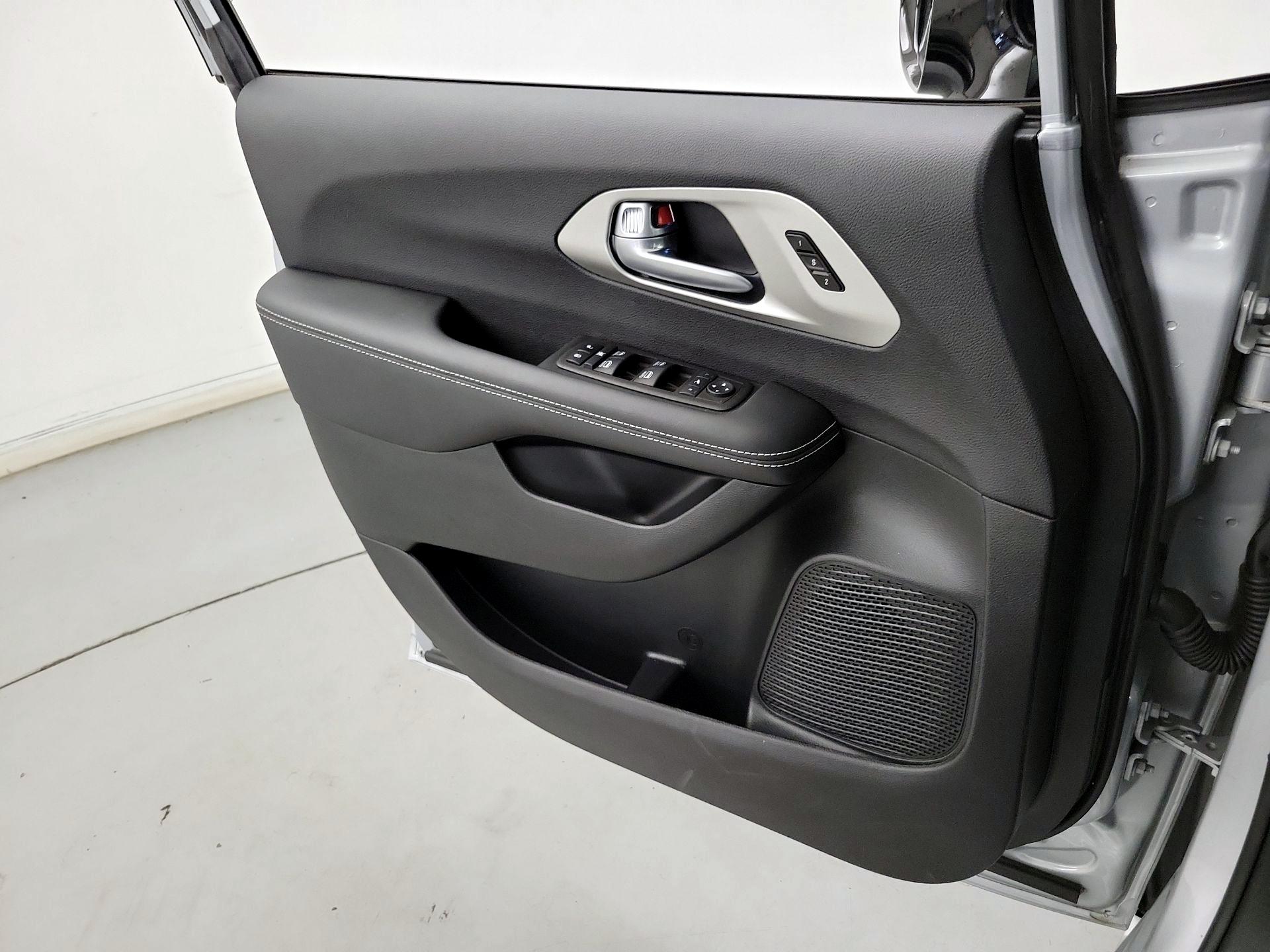 Thumbnail: 2024 Chrysler Pacifica - 12
